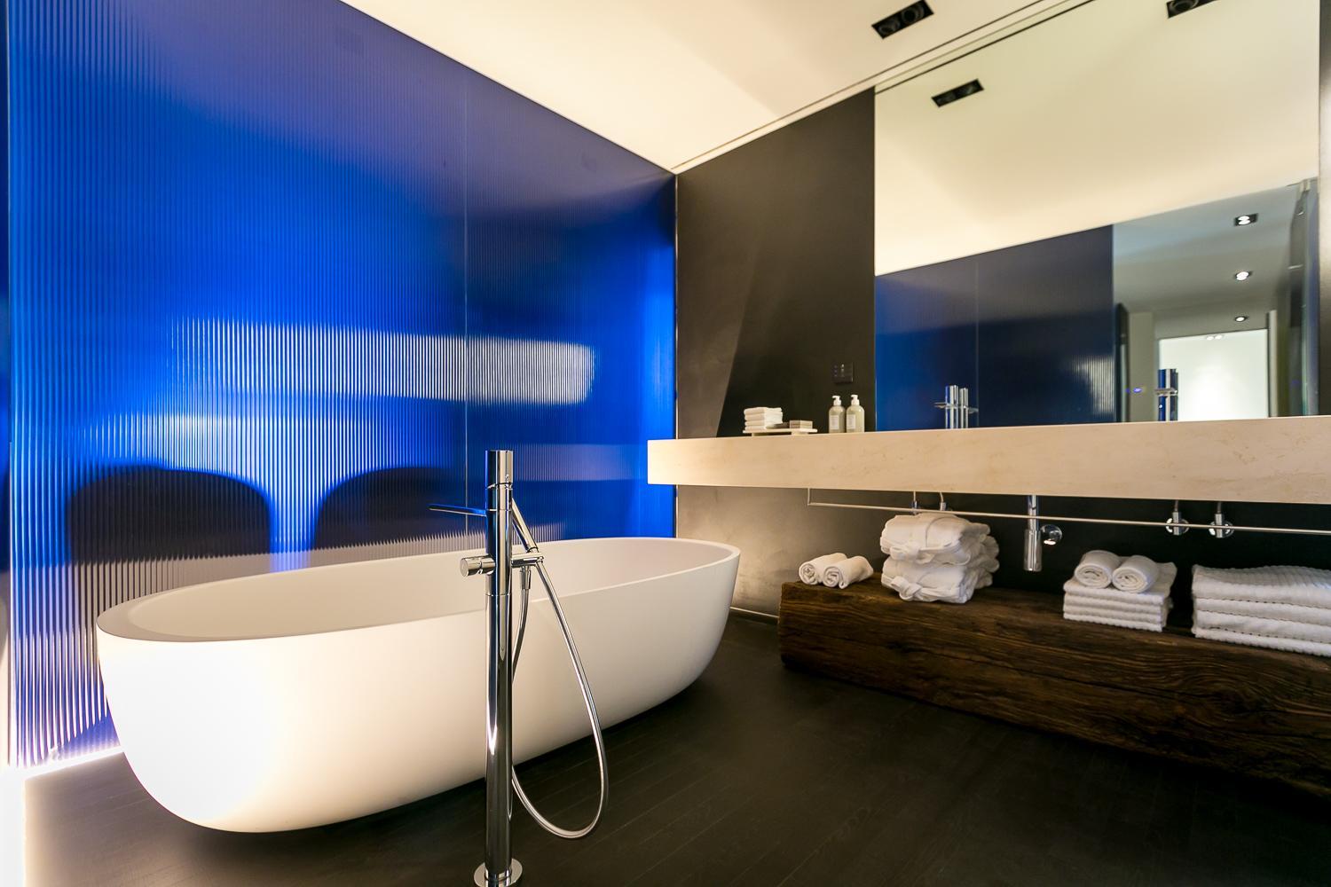 Suite with Lake View - Photo 3