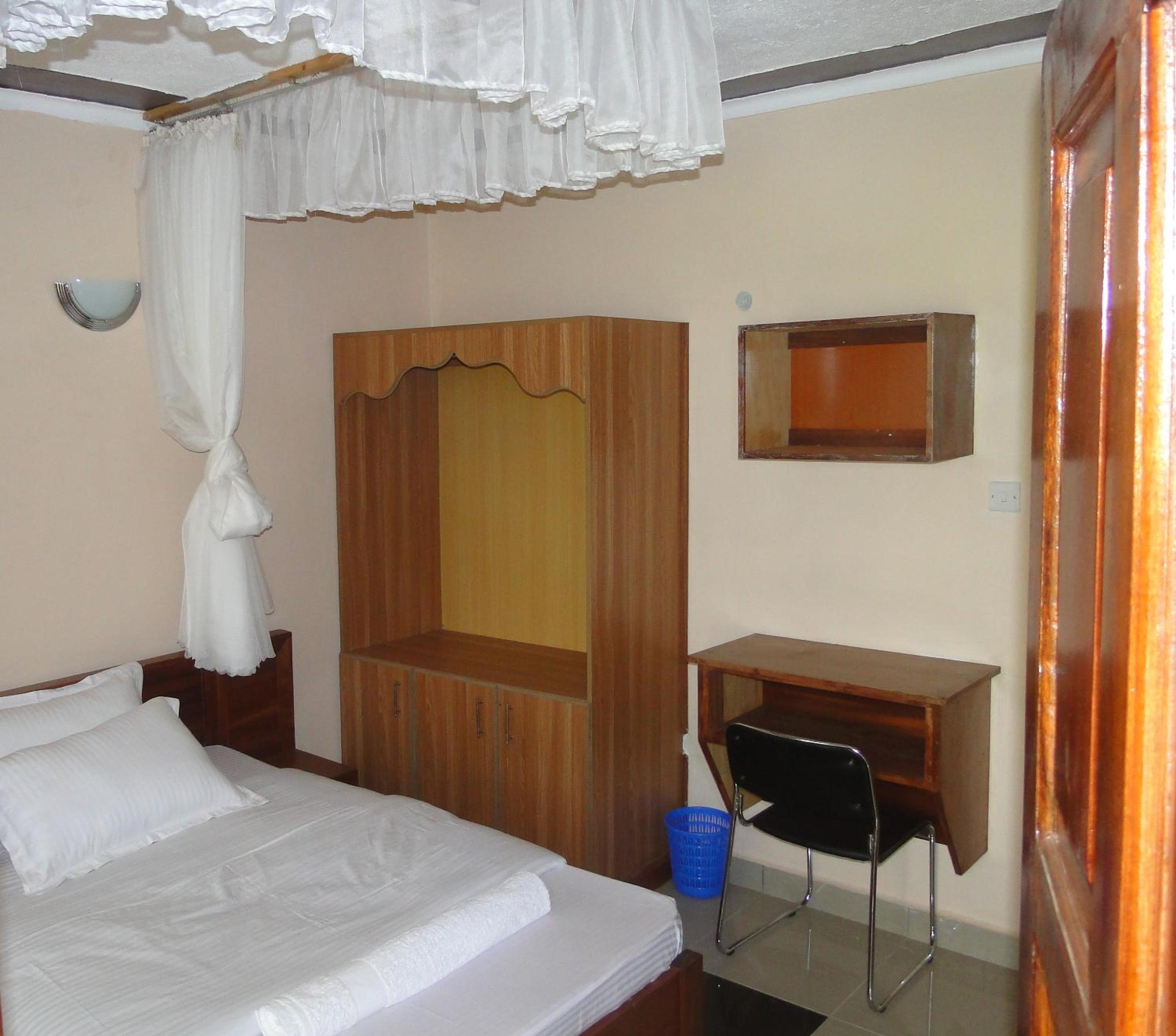 Deluxe Queen Suite photo 3