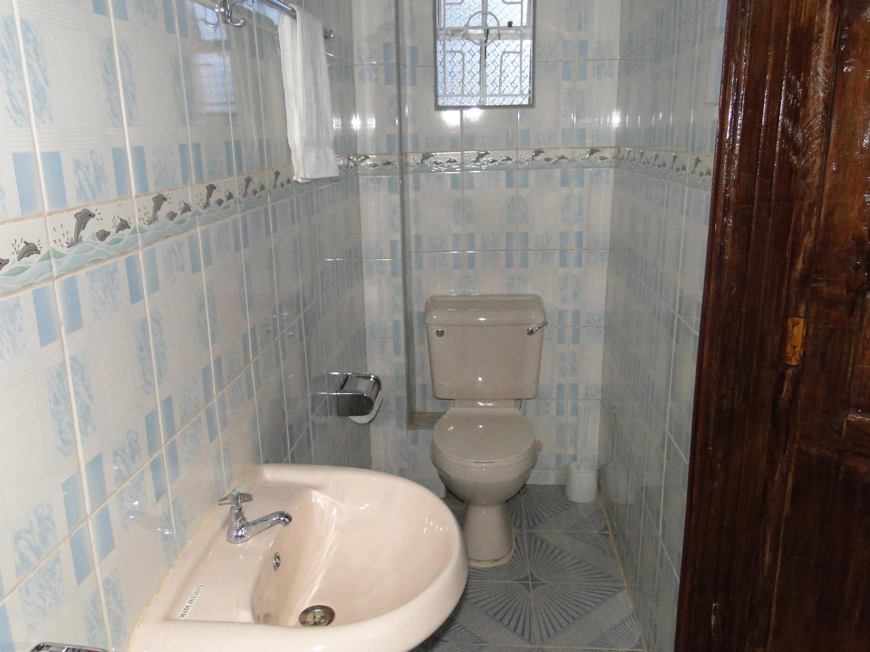 Single Room with Private Bathroom photo 2