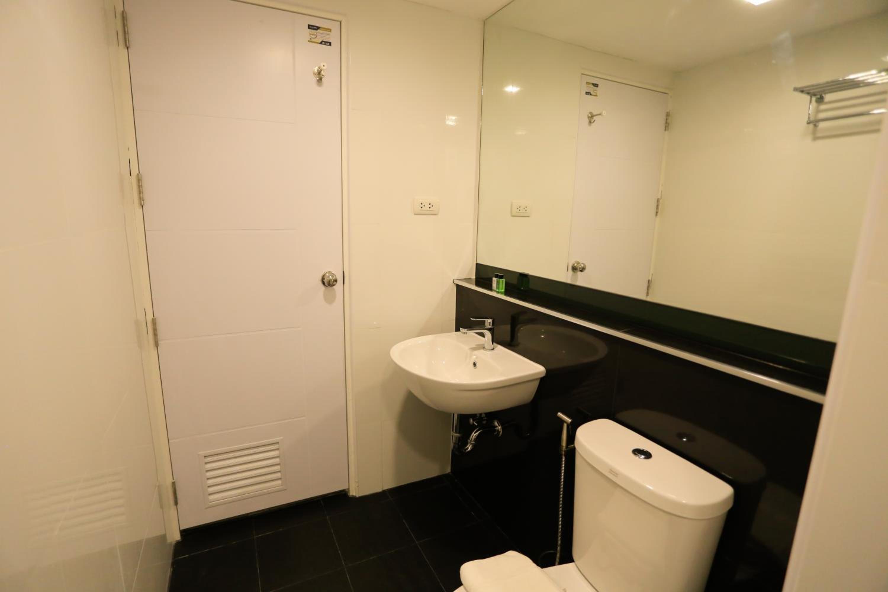 Deluxe King Room photo 2