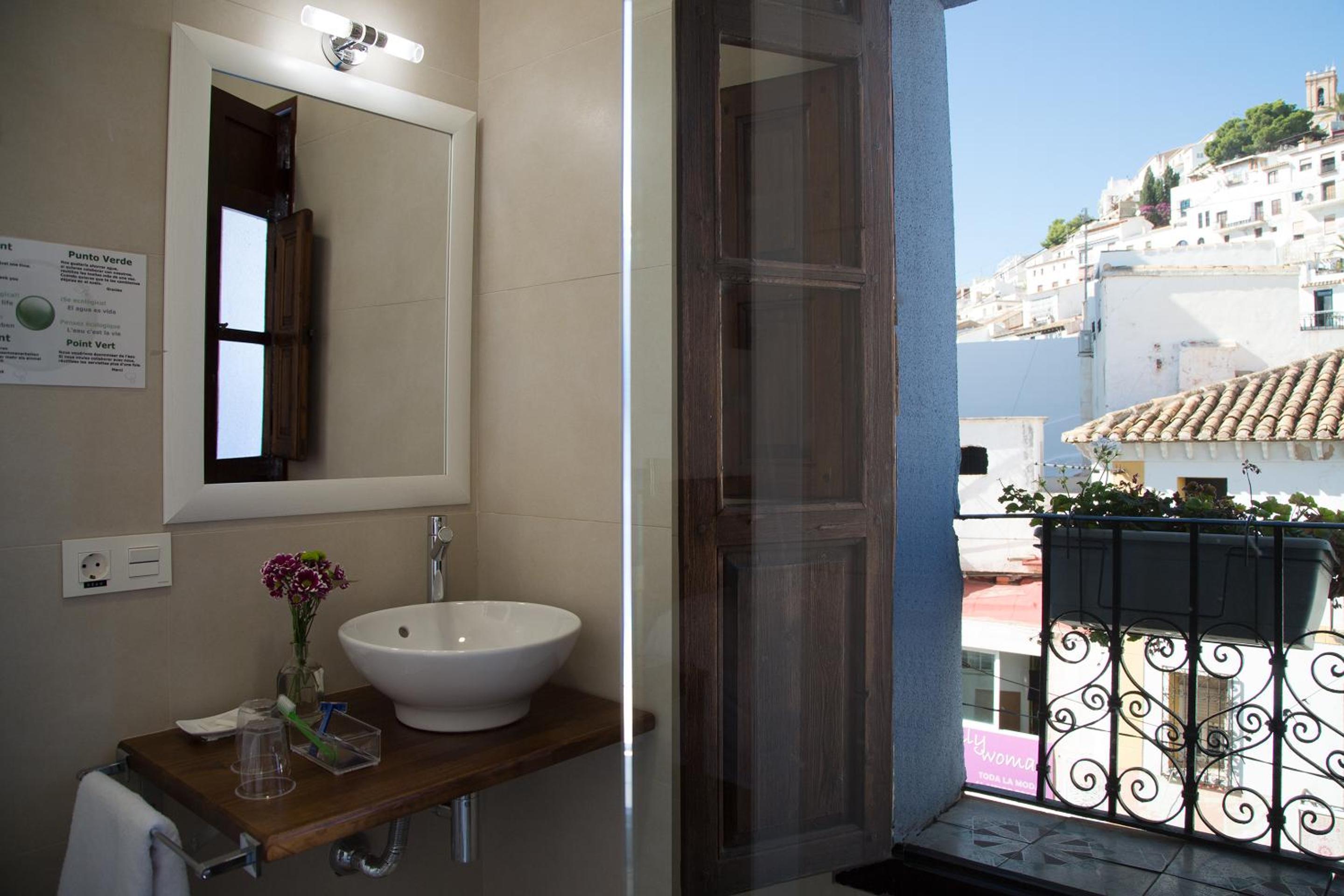 Standard Double or Twin Room - Photo 7