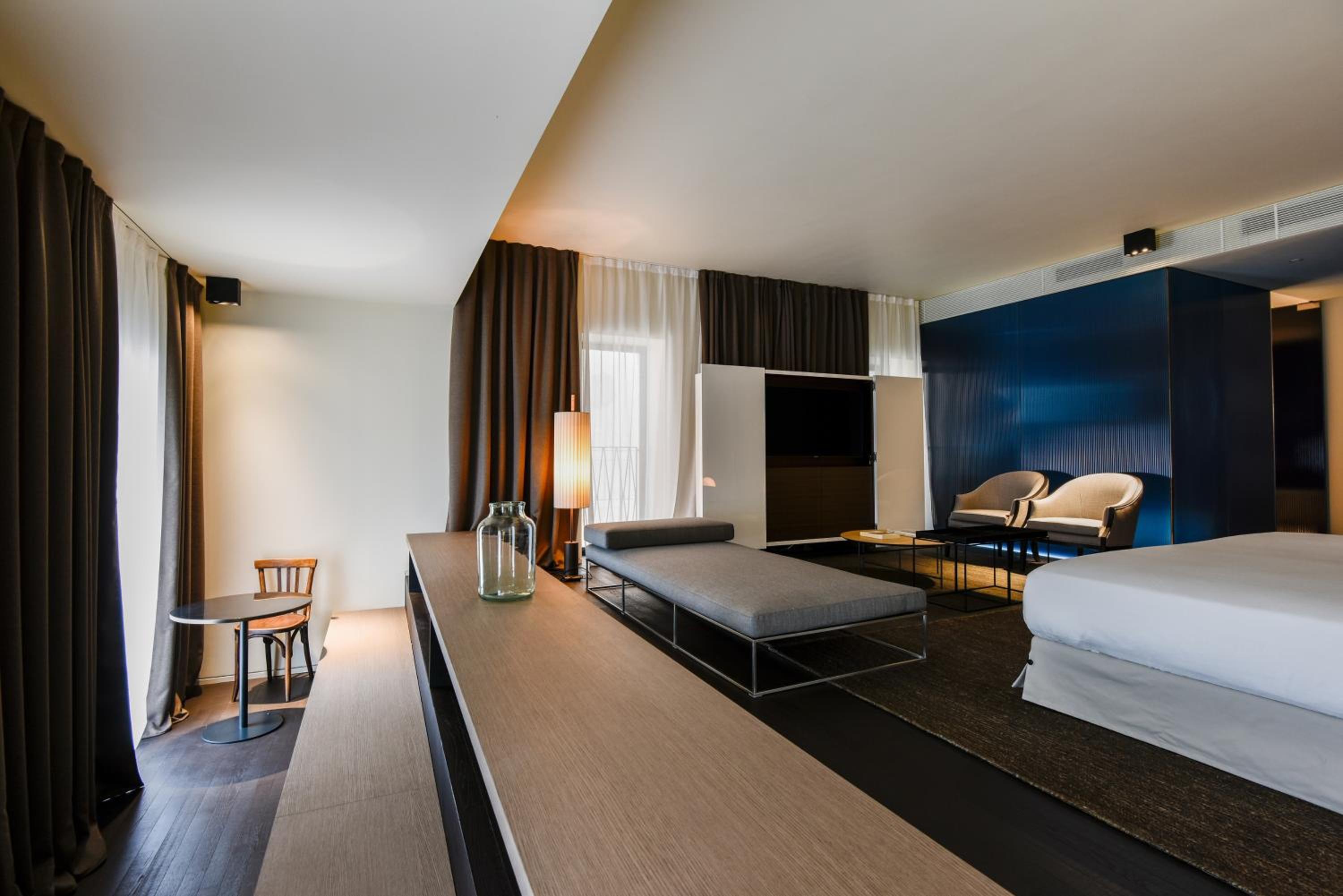 Suite with Lake View - Photo 6