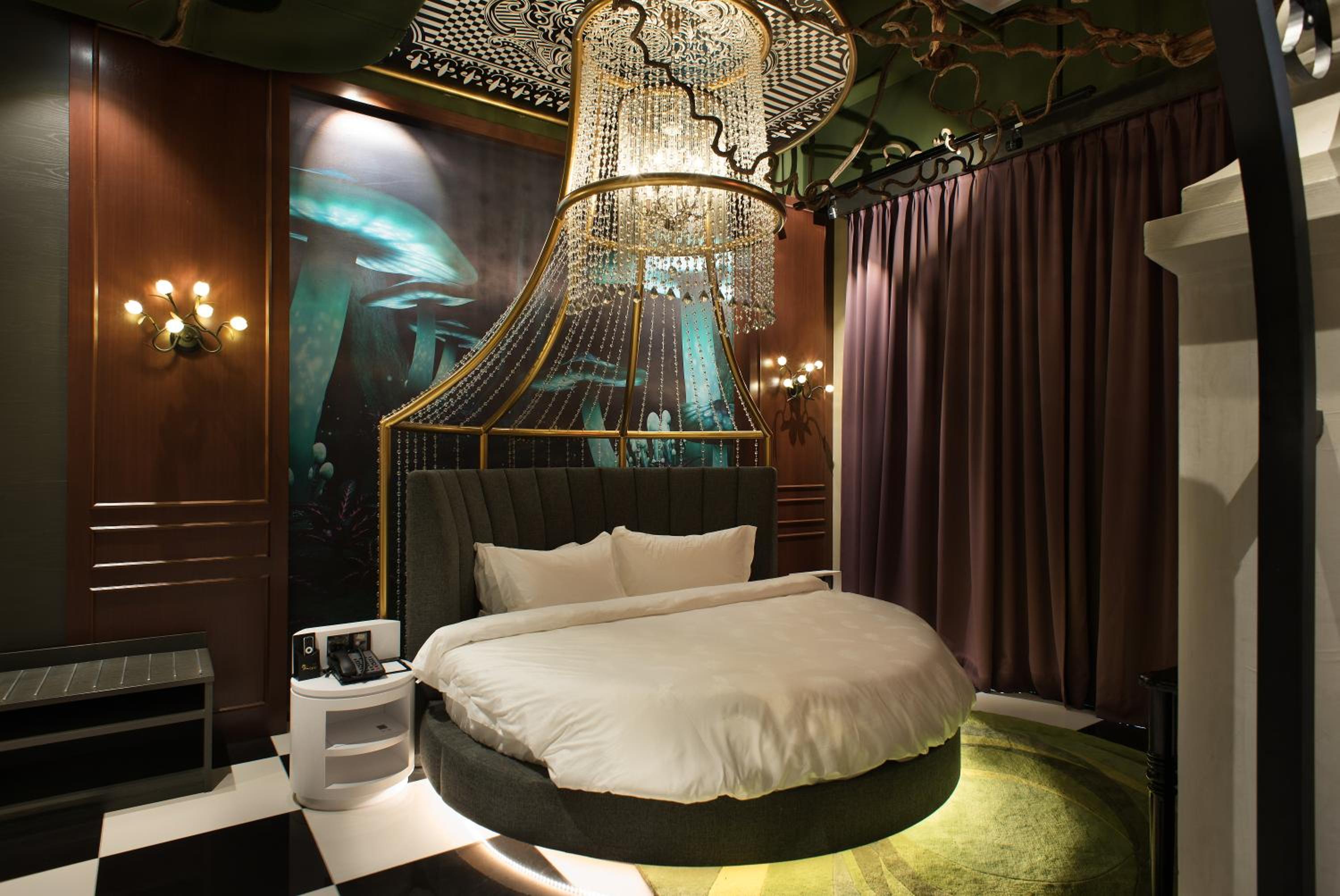 Alice In Wonderland Suite photo 1