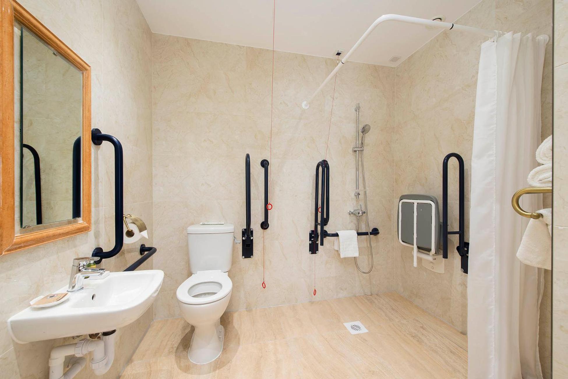 Deluxe Double Room - Disability Access photo 2