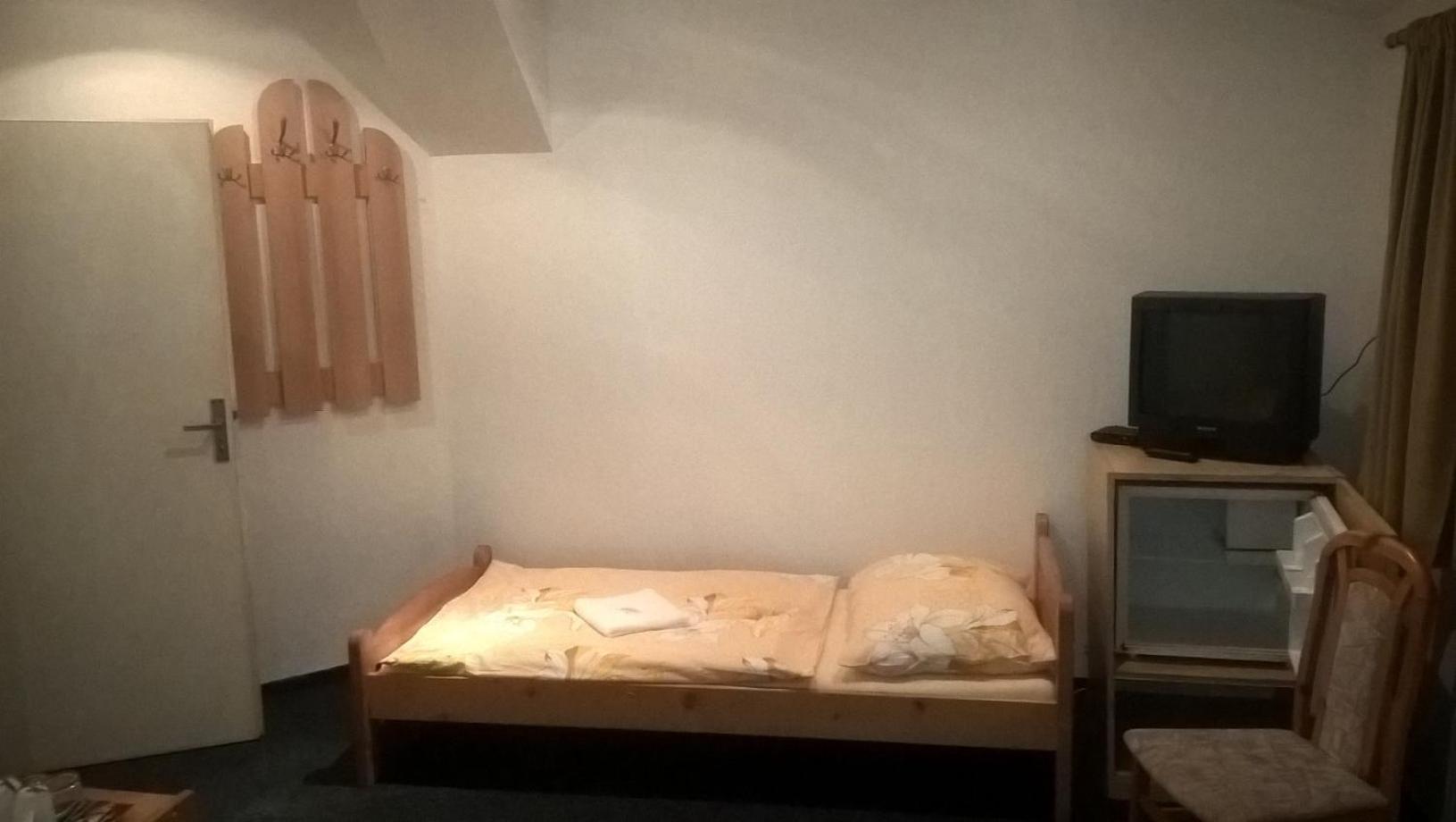 Triple Room with Private Bathroom photo 3
