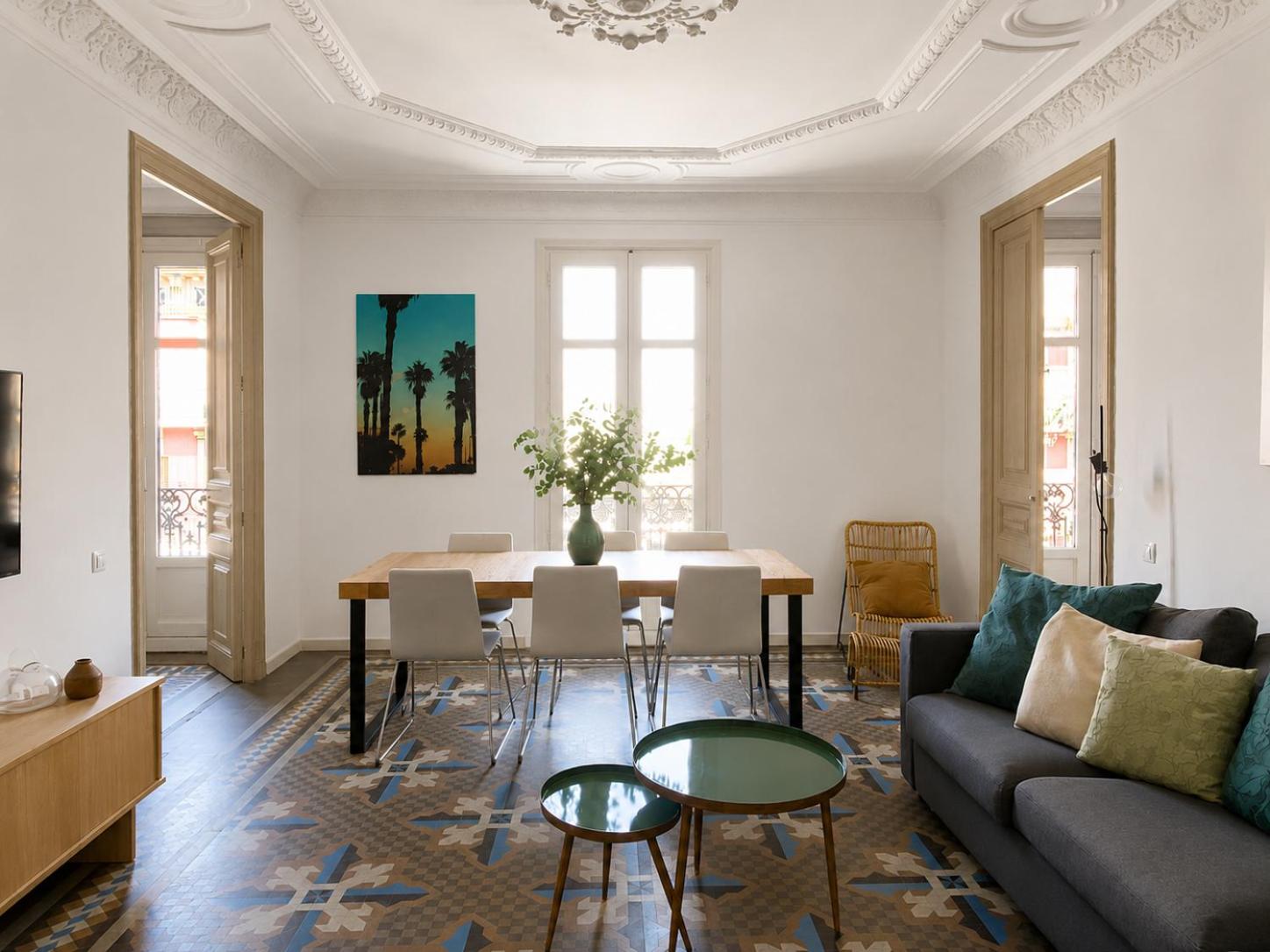 Three-Bedroom Apartment with Balcony photo 1