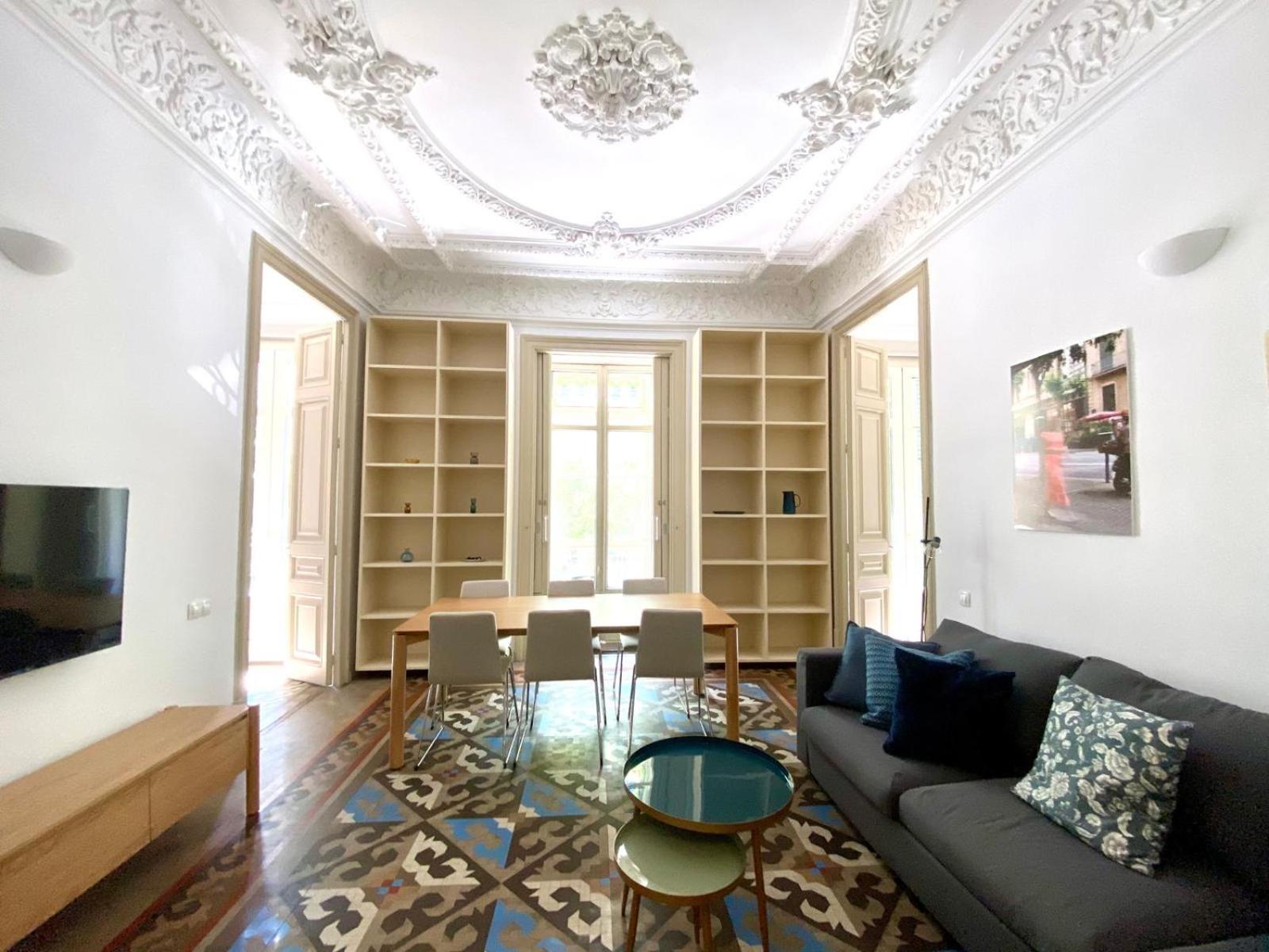 Three-Bedroom Apartment with Balcony photo 1