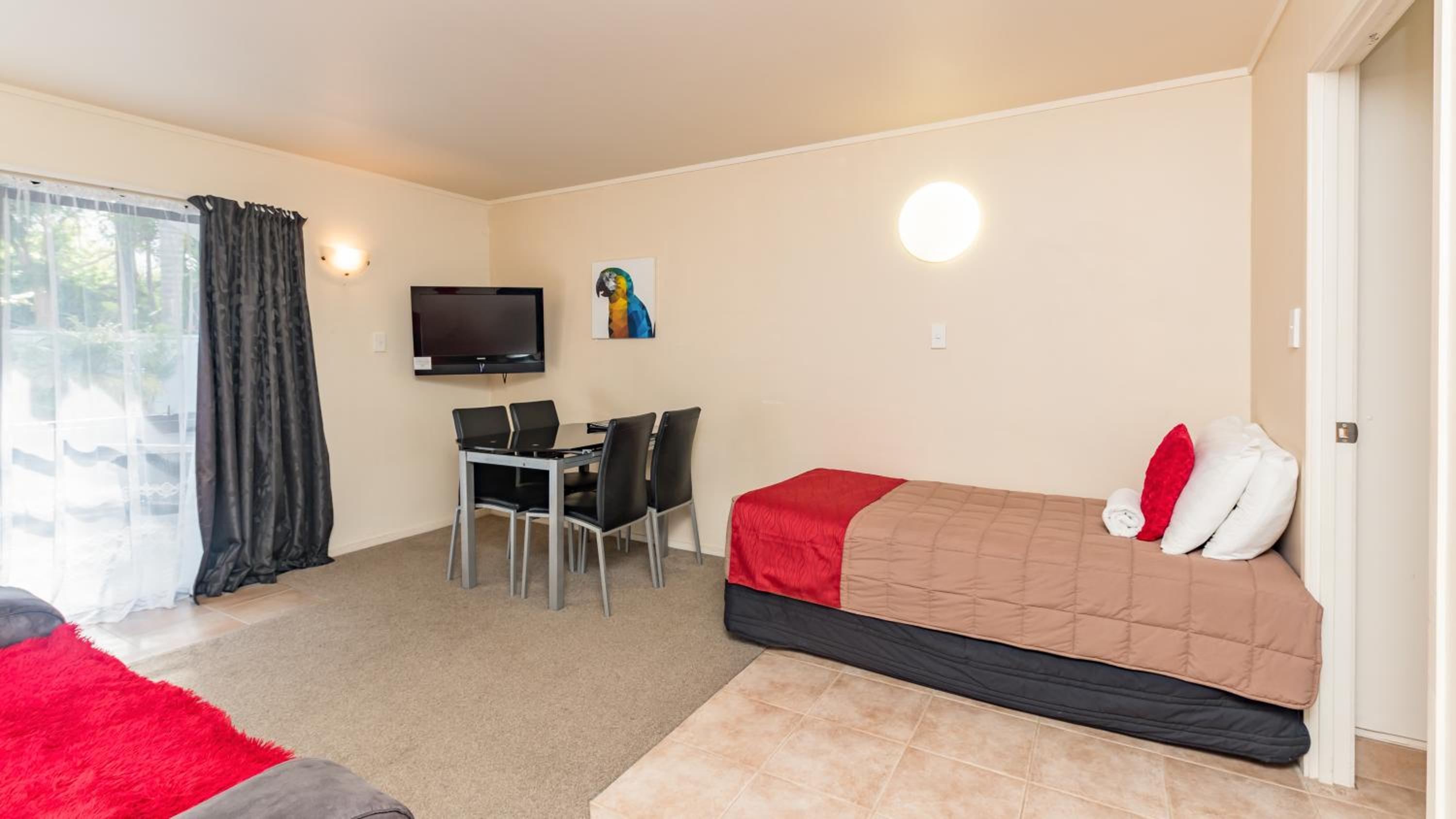 One-Bedroom Apartment - Photo 5