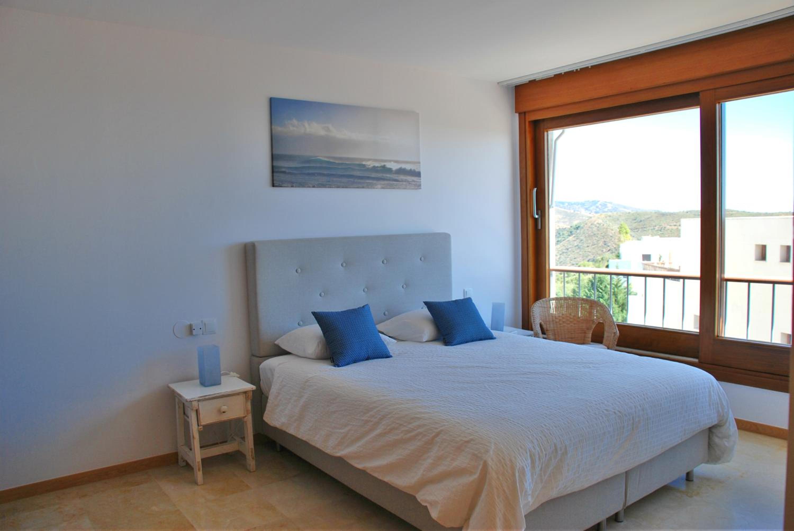 Apartment with Mountain View