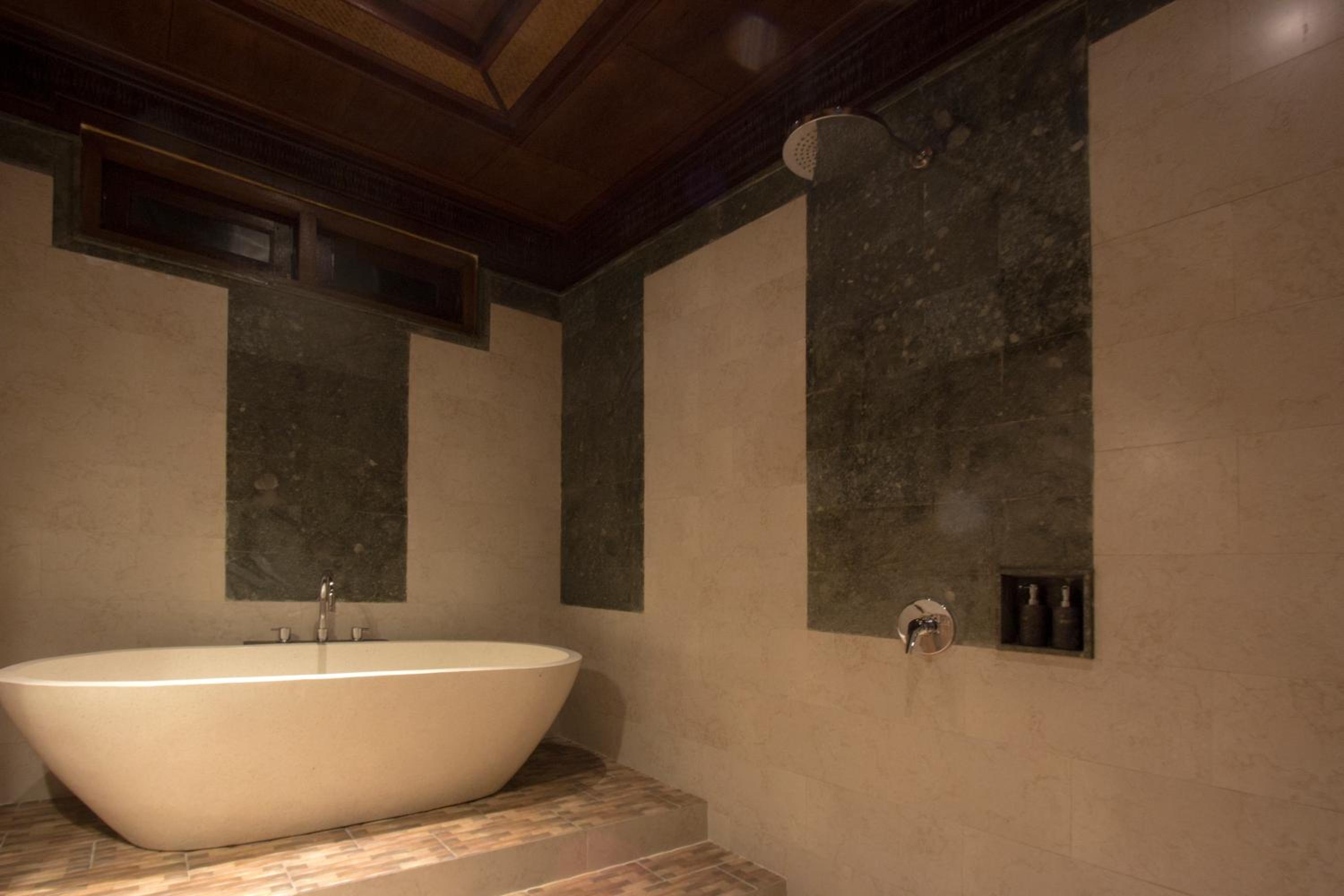 Deluxe Suite - Photo 23