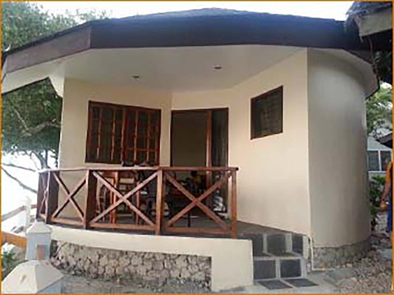 Bungalow - Water Front  - Photo 5