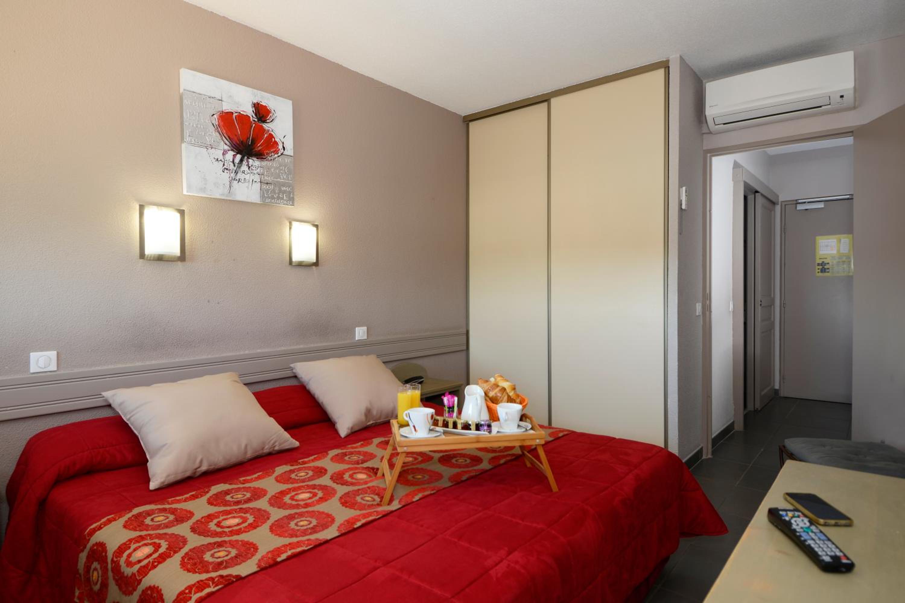 Confort Double Room - Court View - 1st Floor - Photo 1
