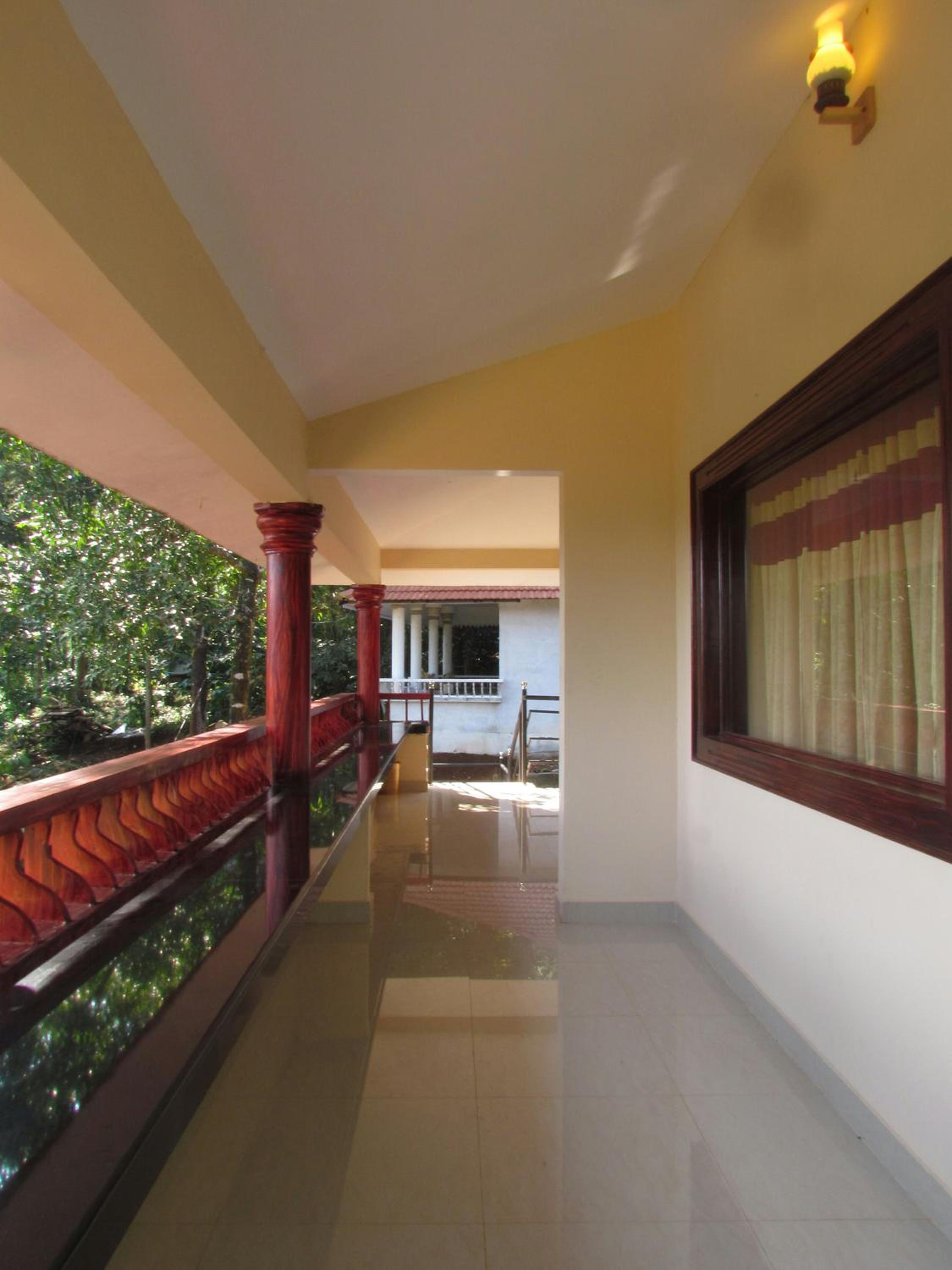 King Suite with Balcony photo 3