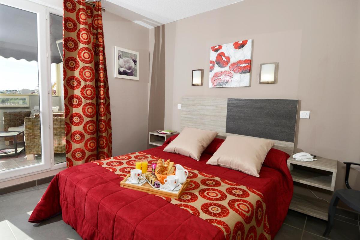 Double Room with Terrace and Harbour View - Photo 4