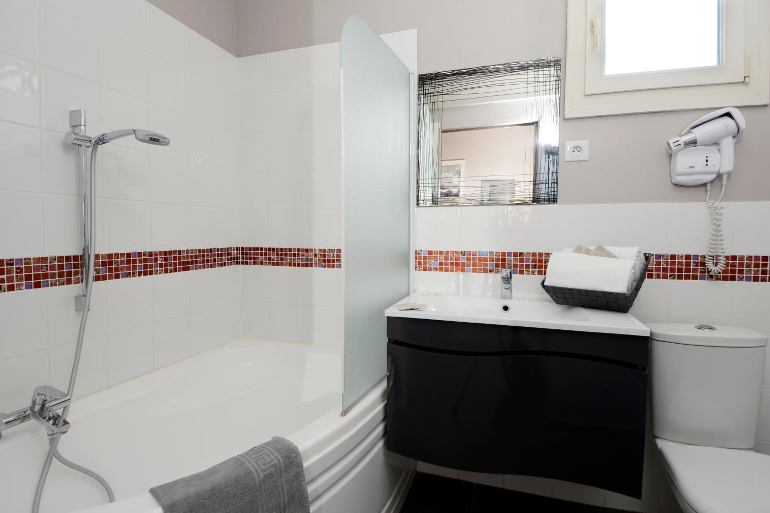 Double Room with Terrace and Harbour View - Photo 5