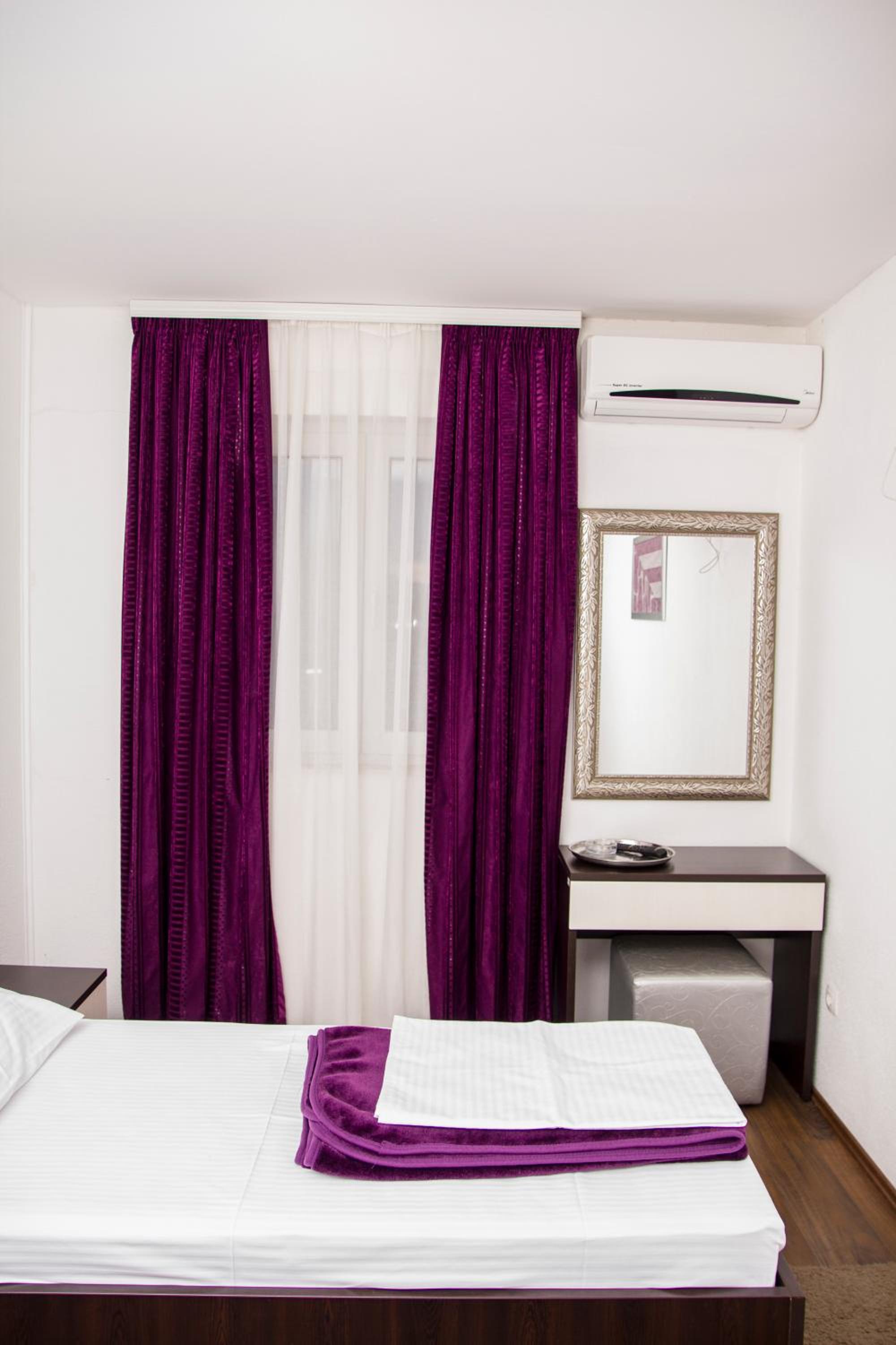 Standard Double or Twin Room - Photo 6