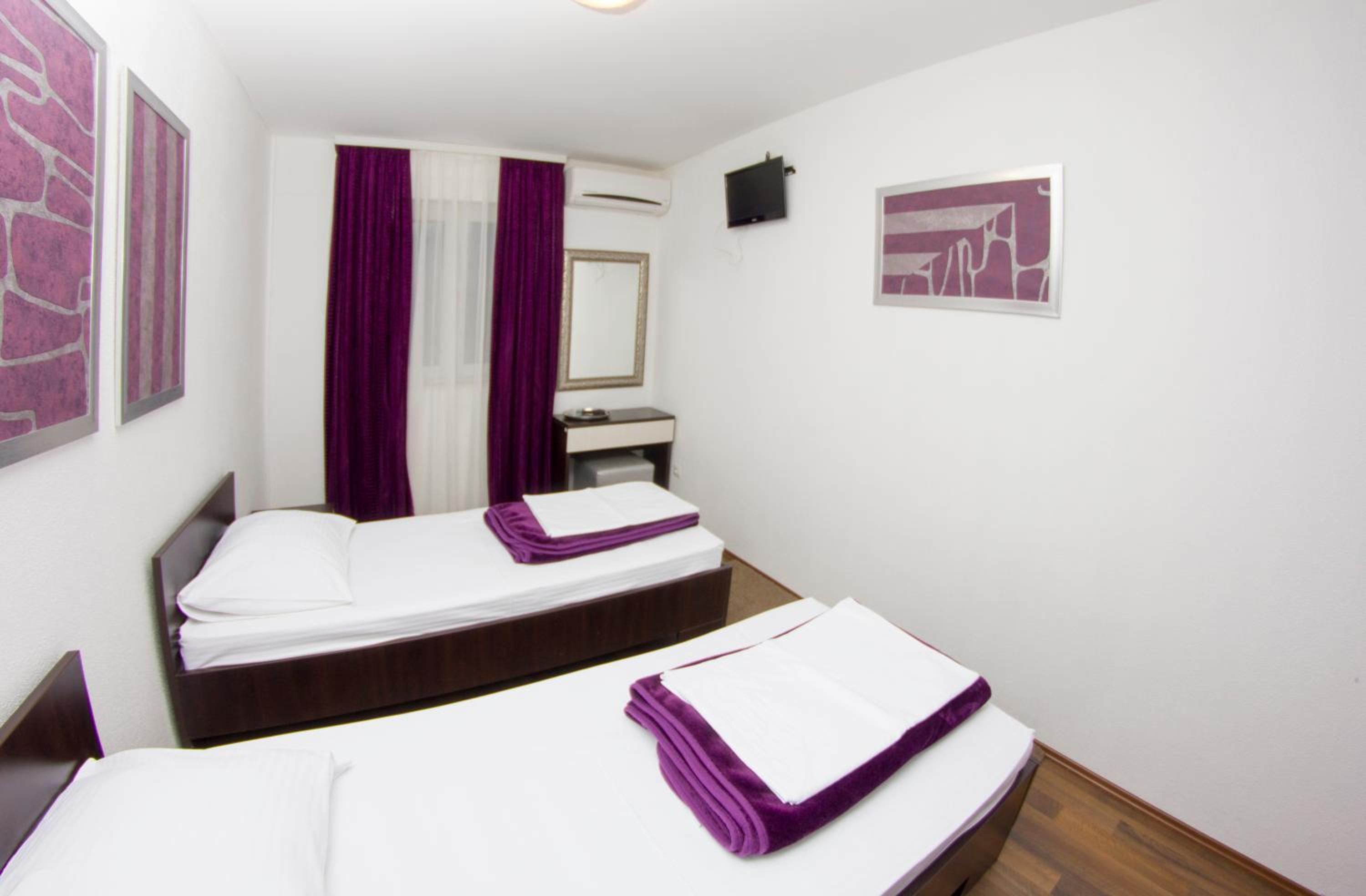 Standard Double or Twin Room - Photo 2