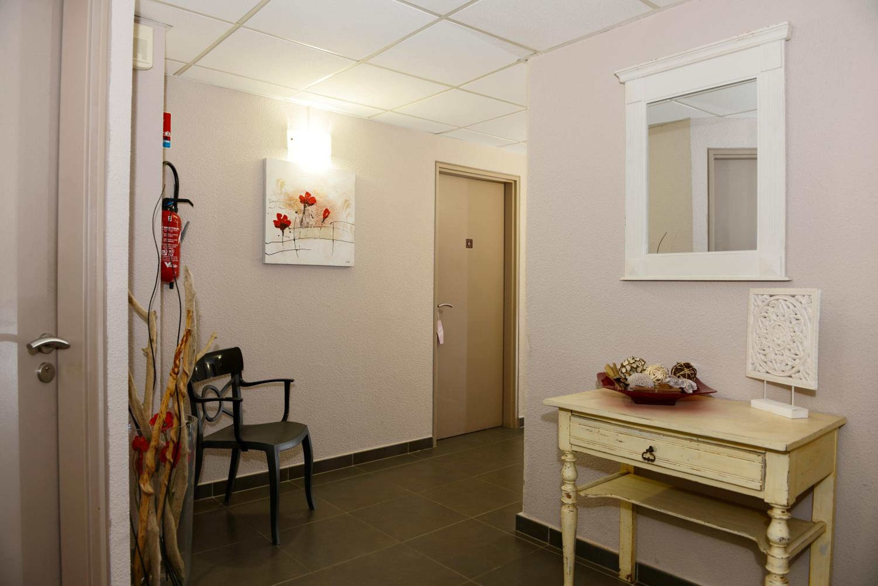 Confort Double Room - Court View - 1st Floor - Photo 2