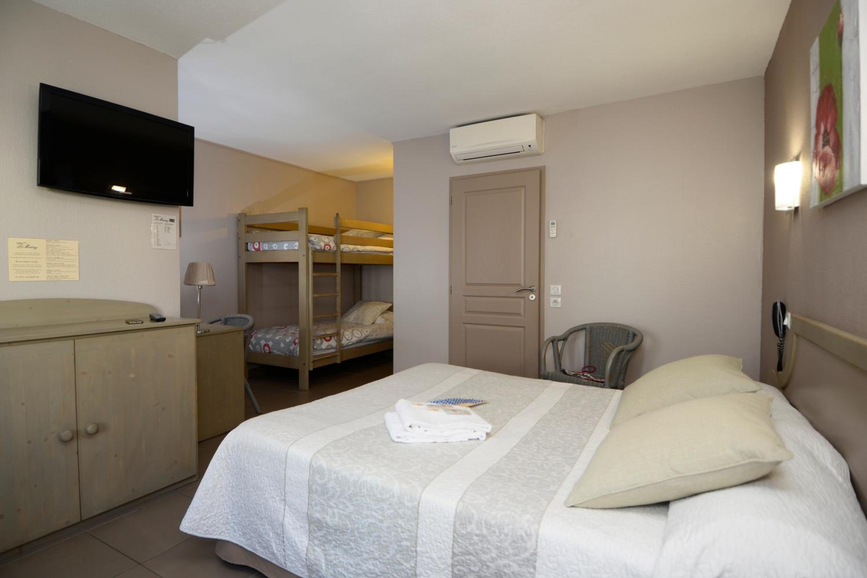 Triple Room With Harbour View - Photo 2
