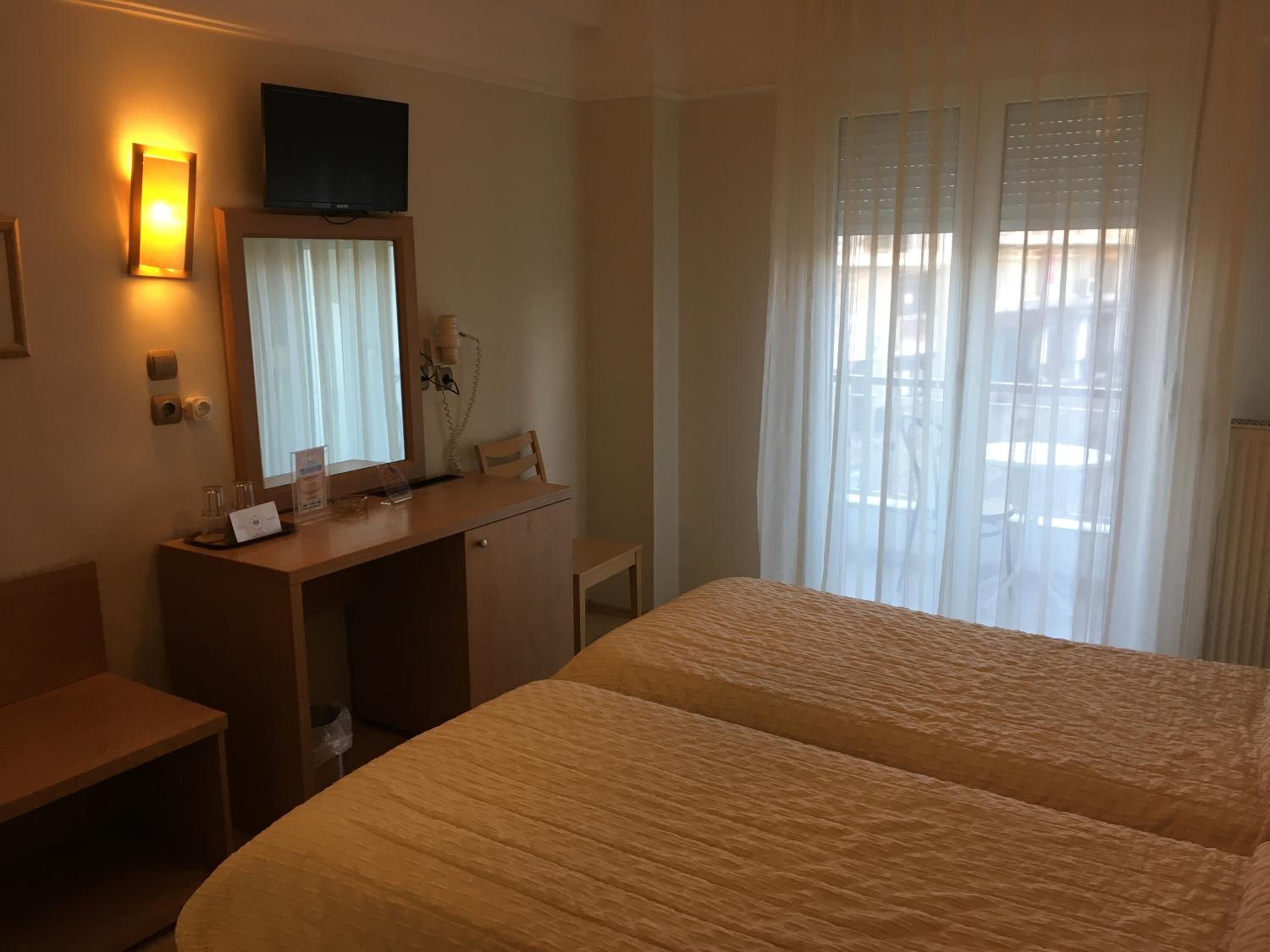 Twin Room - Photo 6