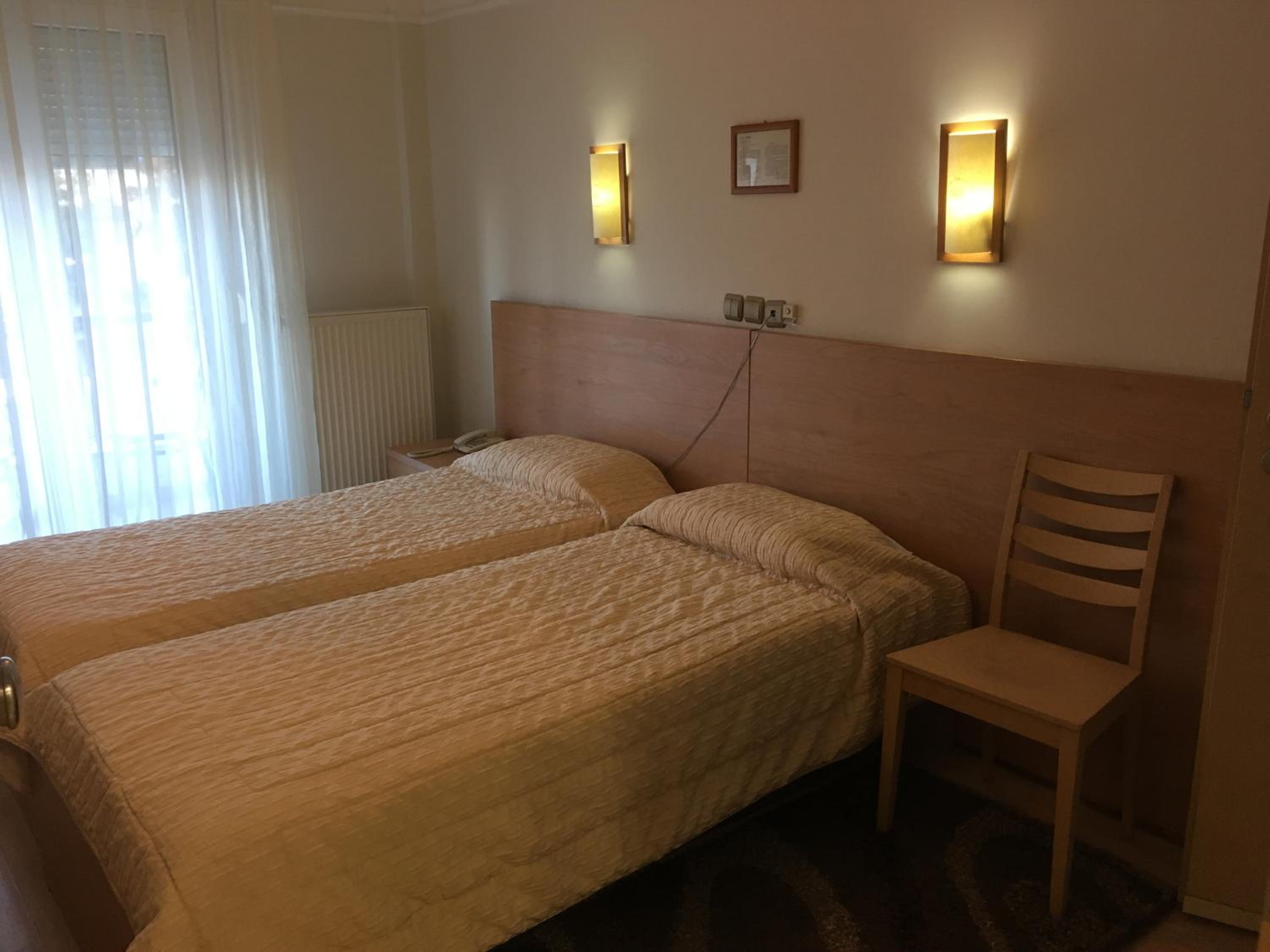 Twin Room - Photo 1
