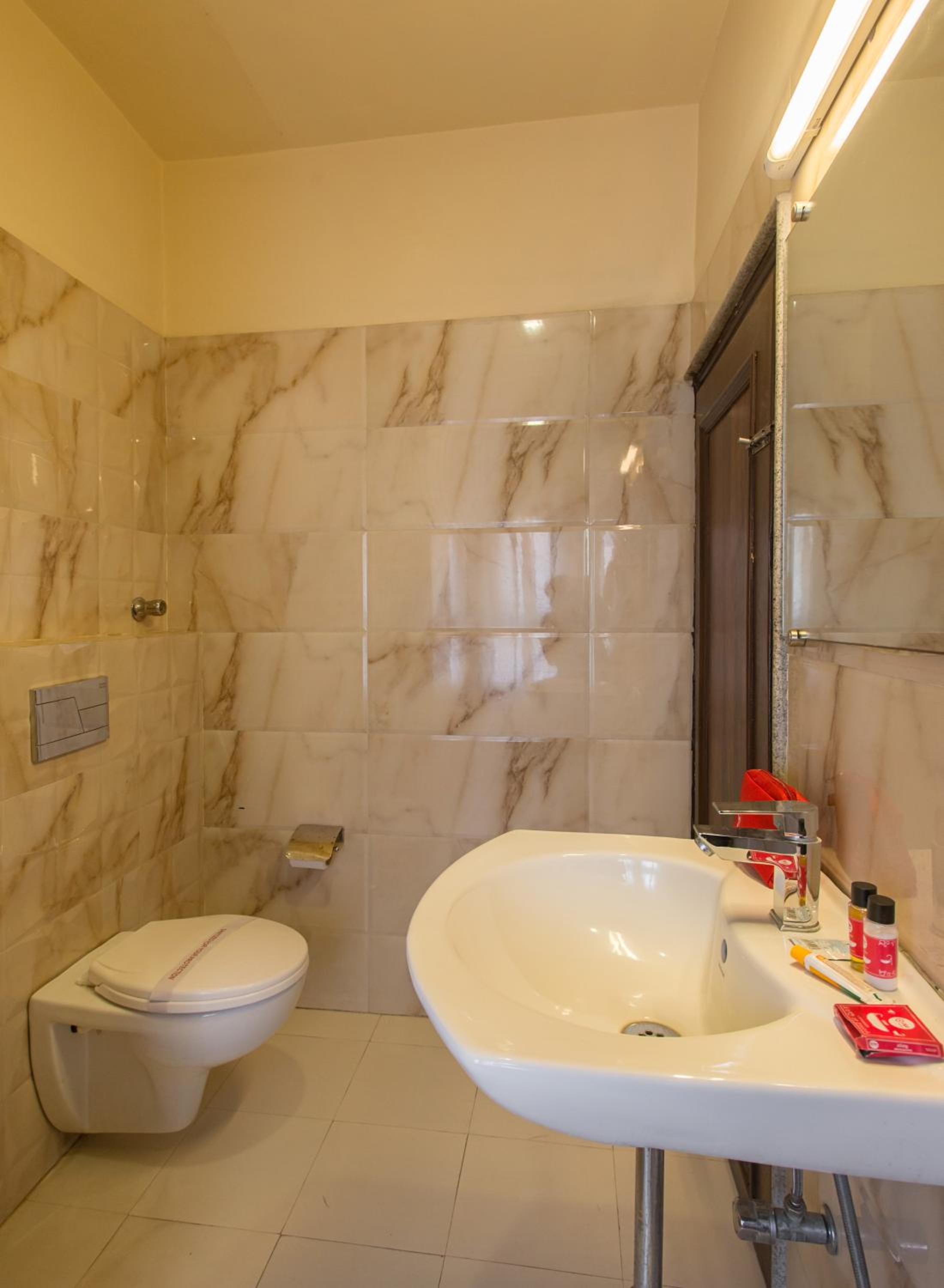 Shalimar Club Royal Room - Photo 9