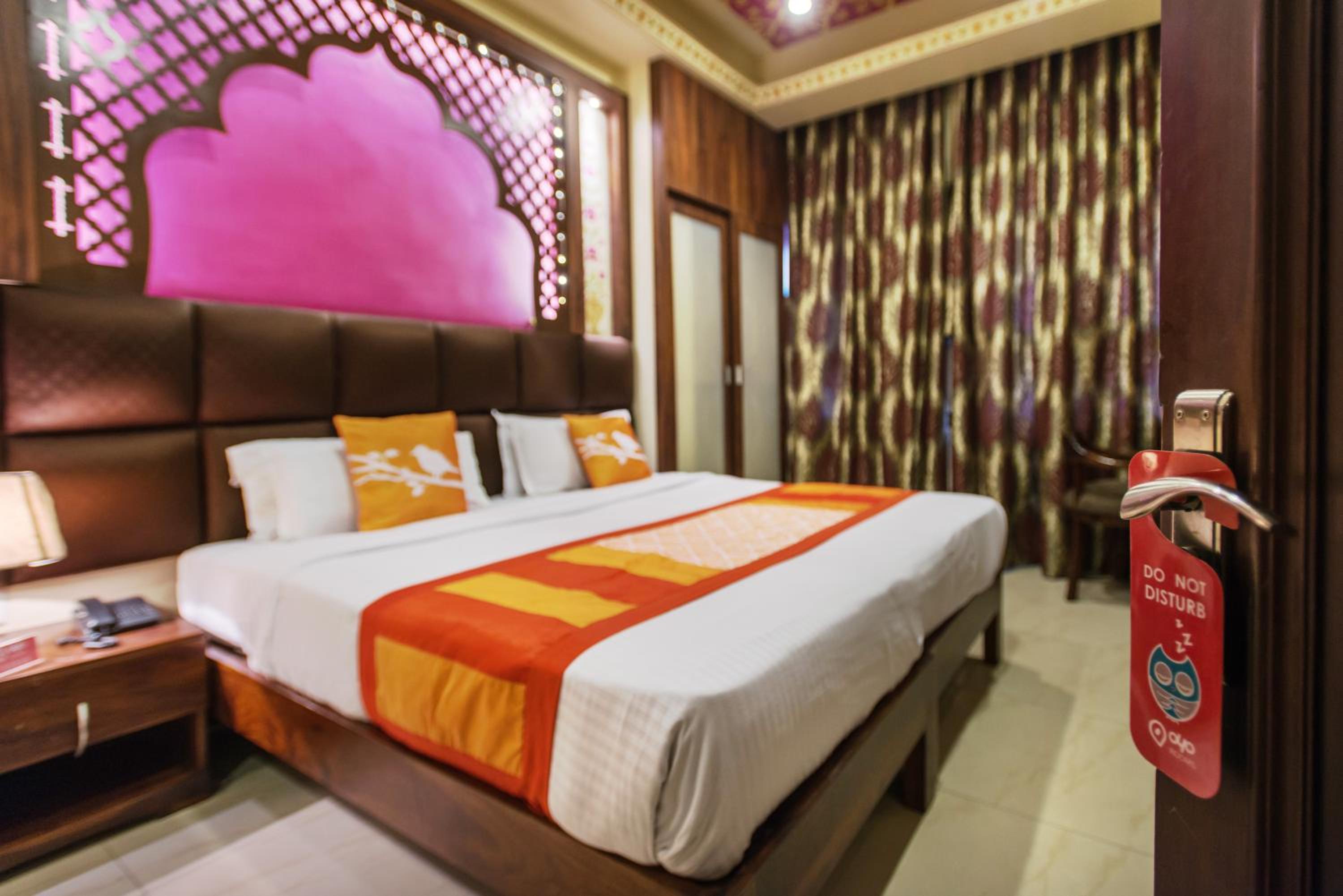 Shalimar Club Royal Room - Photo 2