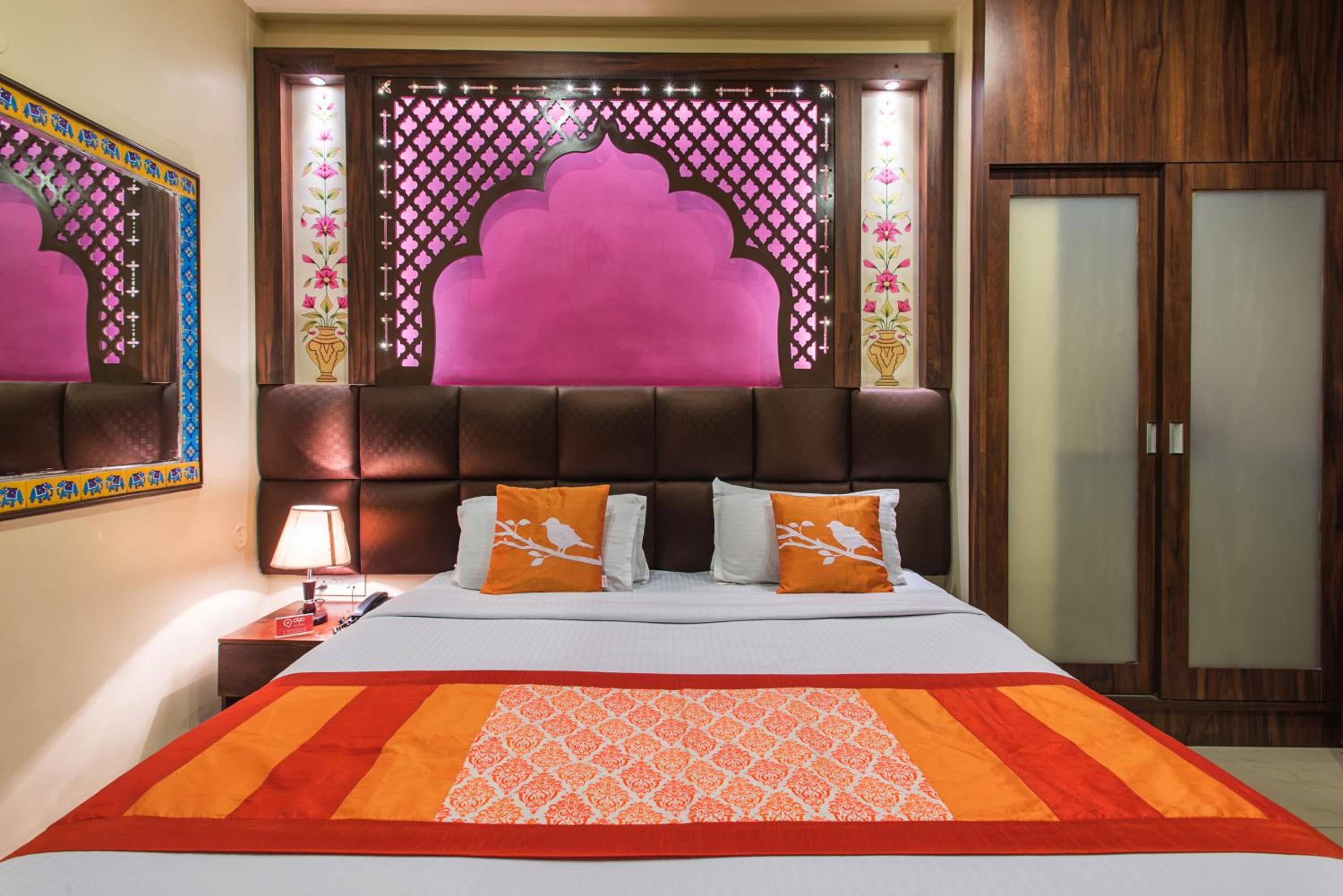Shalimar Club Royal Room - Photo 5