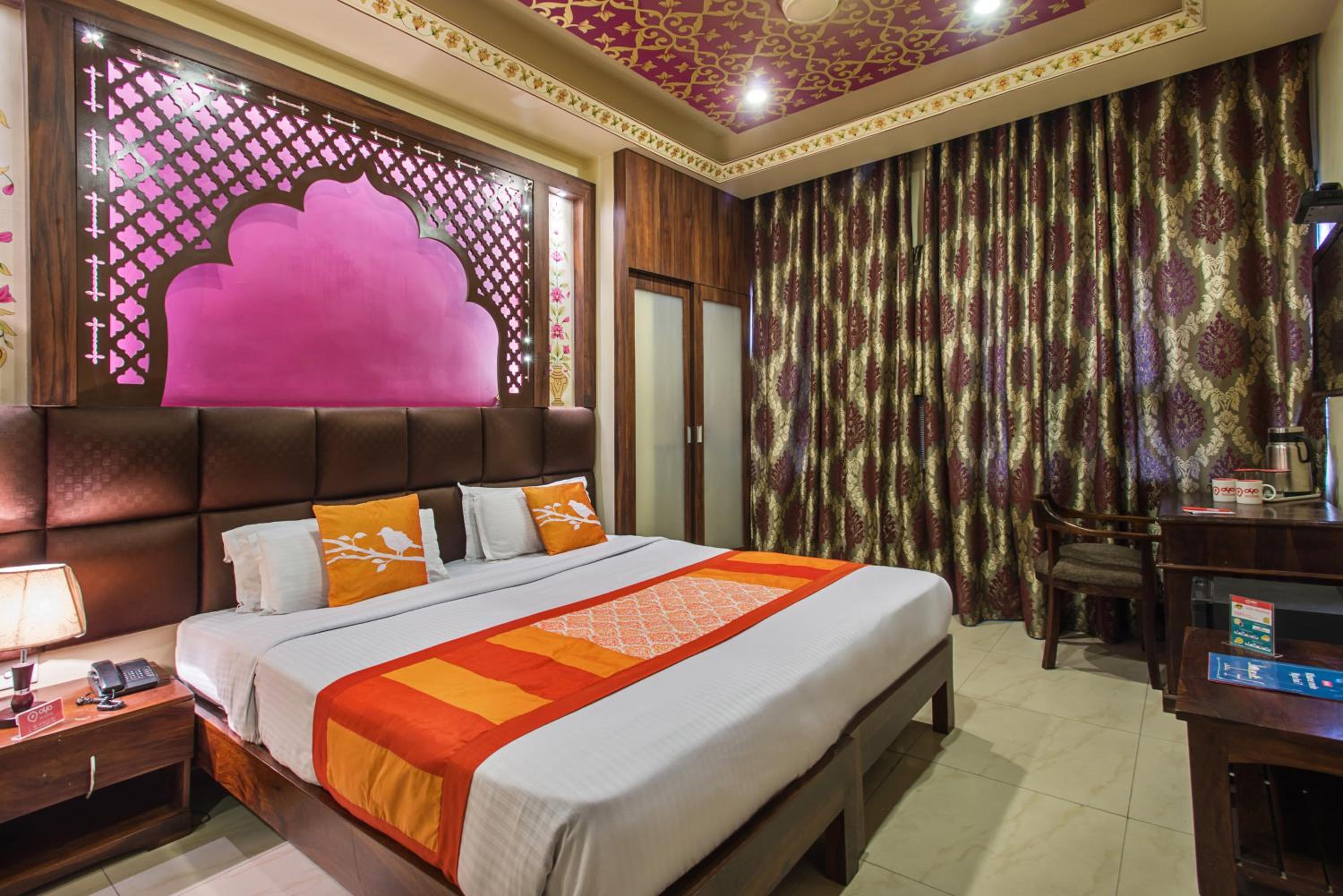 Shalimar Club Royal Room - Photo 4