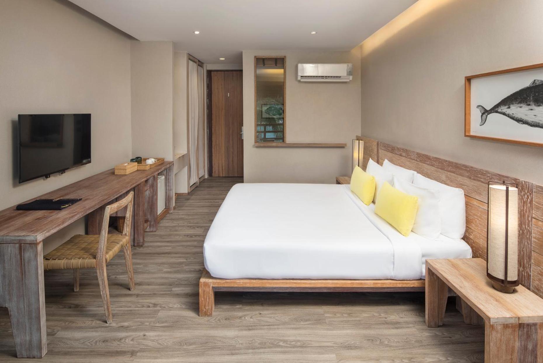 Ocean Double Room with Balcony - Photo 5