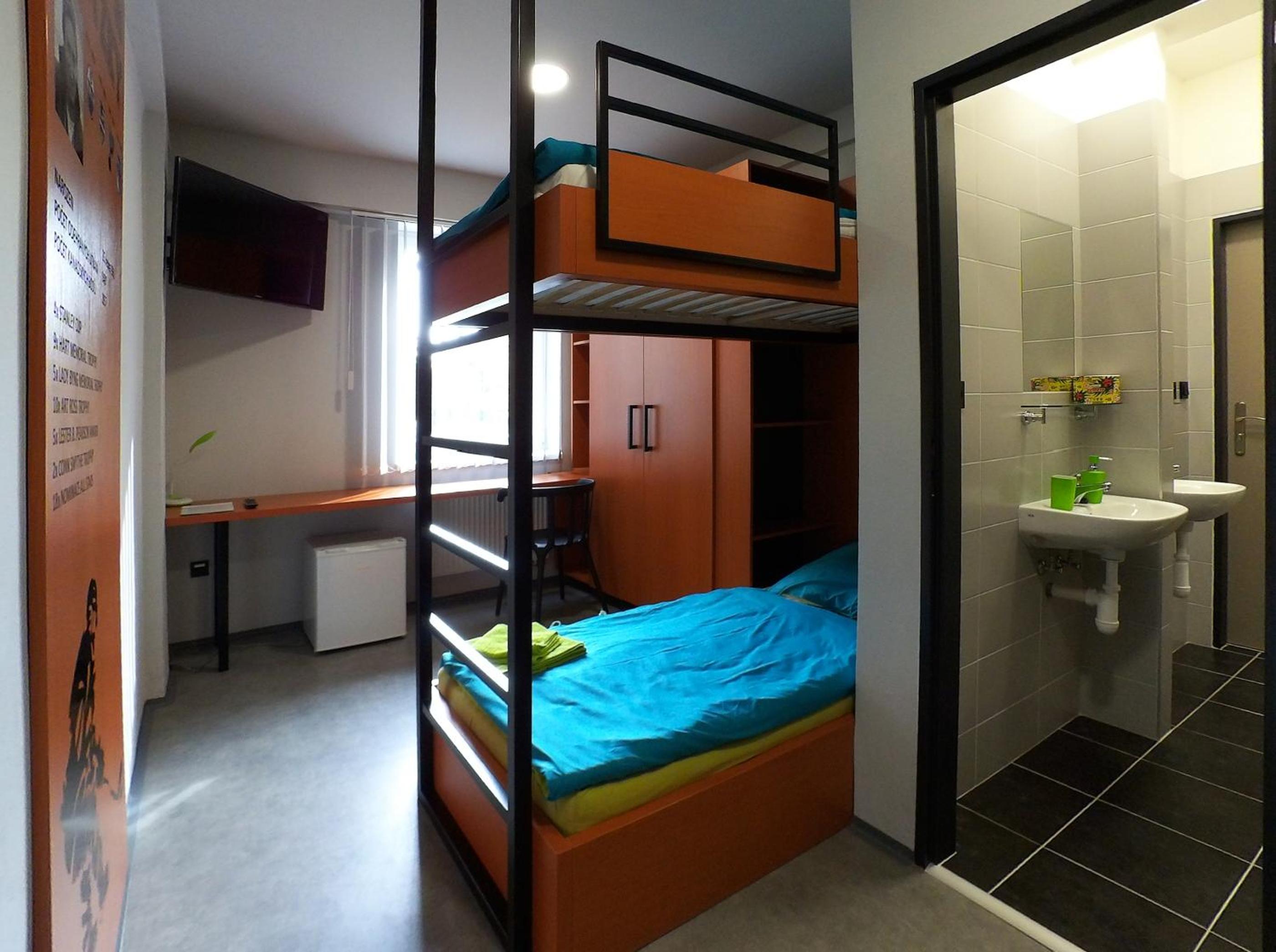 Twin Room - Photo 3
