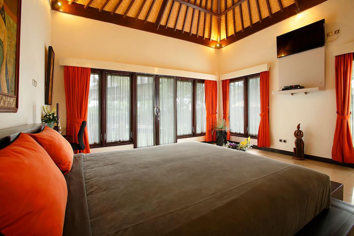 Two-Bedroom Villa with Pool Access - Photo 3
