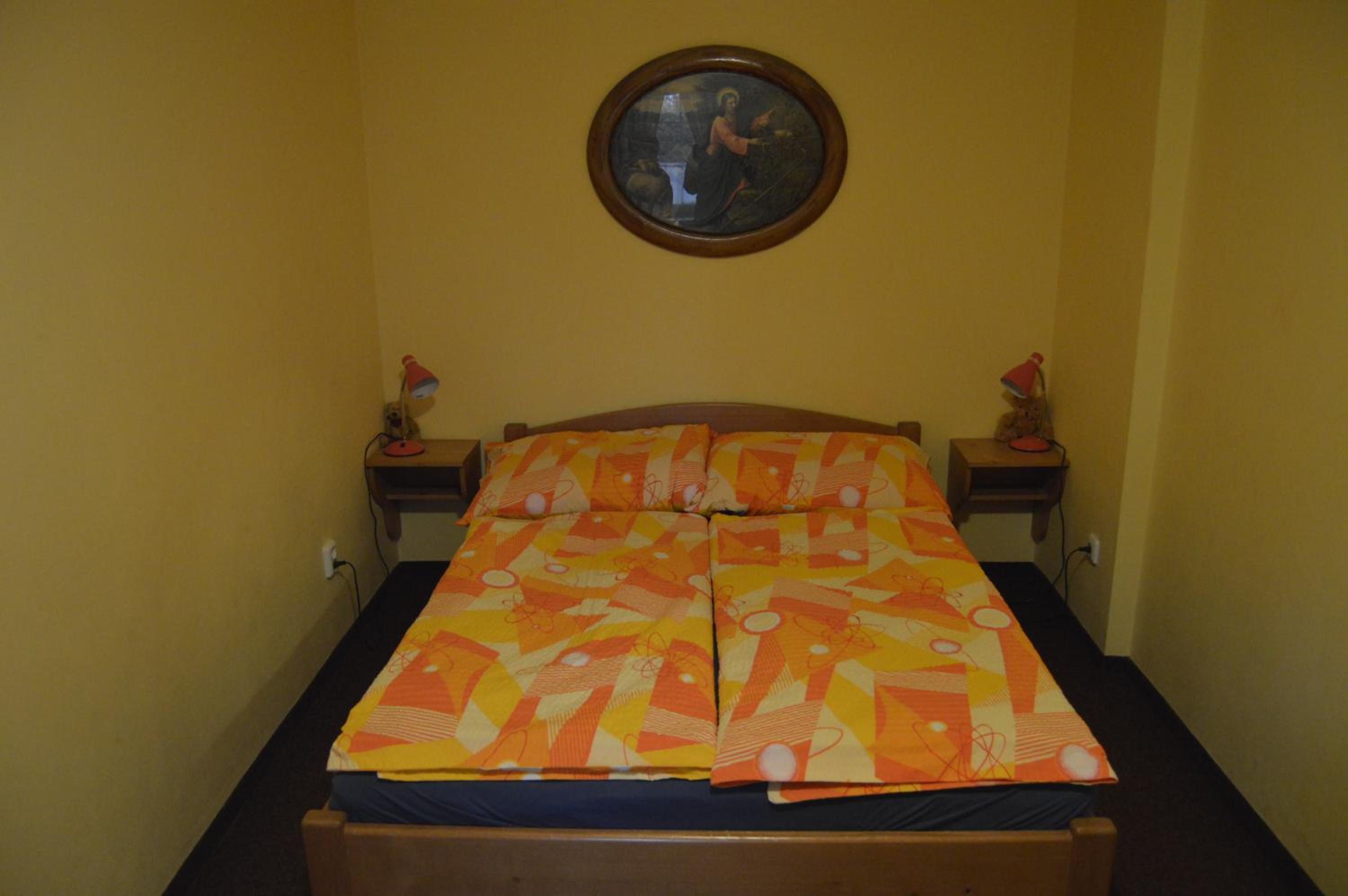 Eight-Bedroom House photo 1