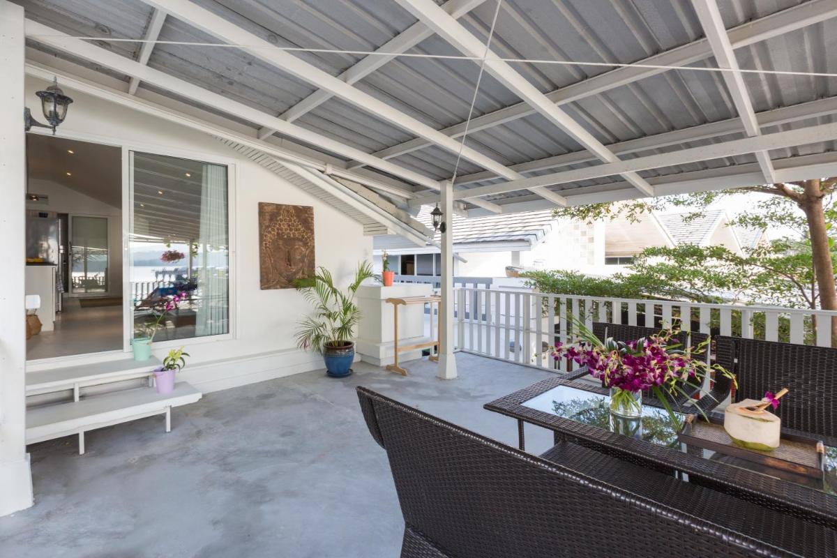 Studio Apartment with Sea View photo 3