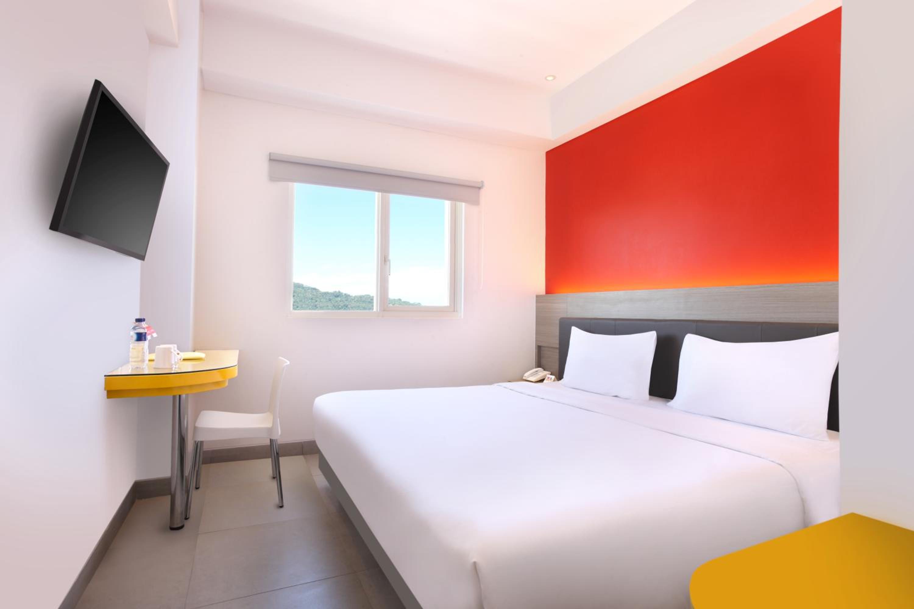 Smart Hollywood Room