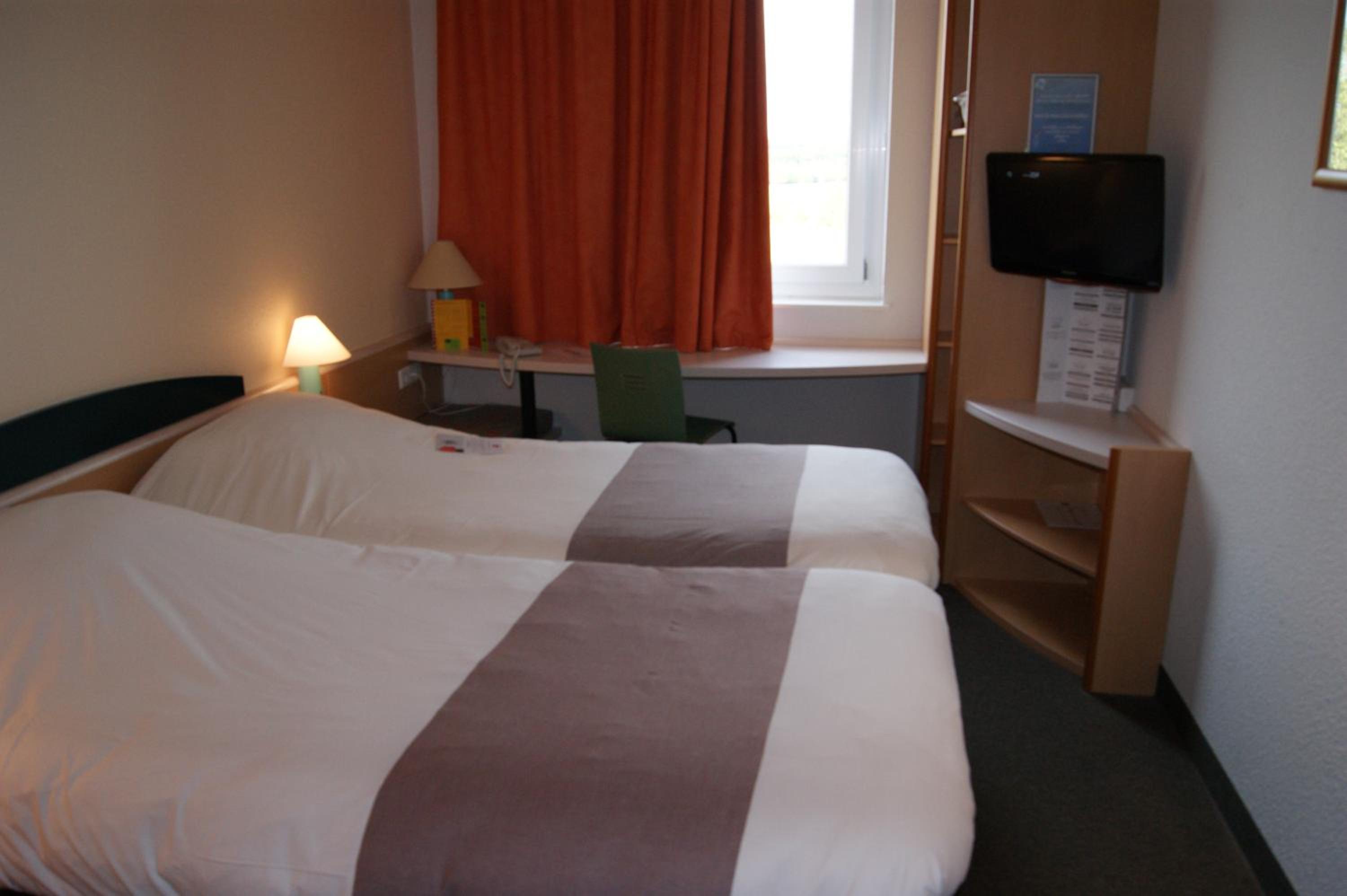 Twin Room - Photo 2