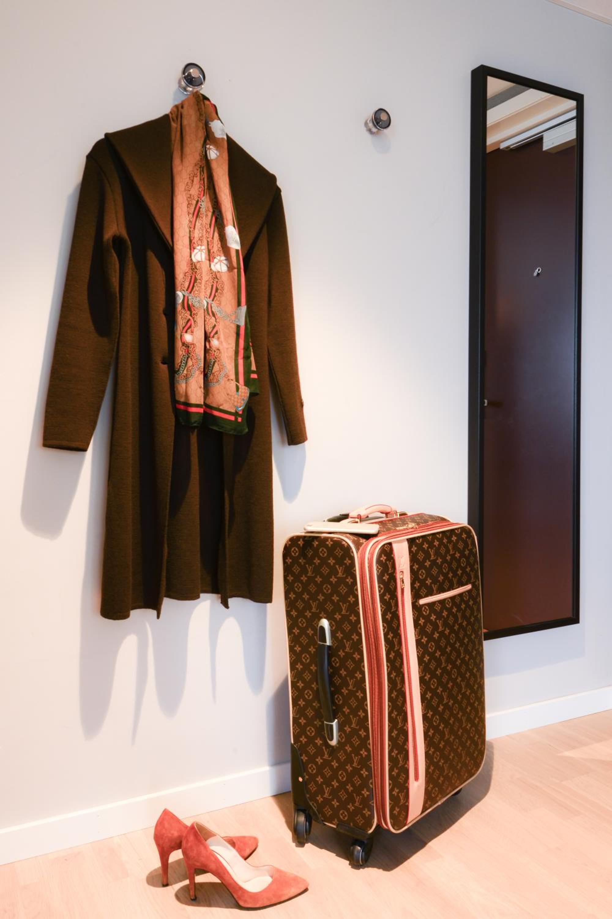Standard Twin Room - Photo 9