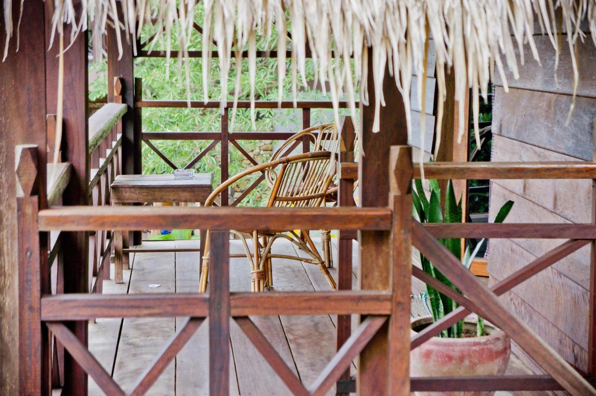 King Room with Balcony - Photo 7