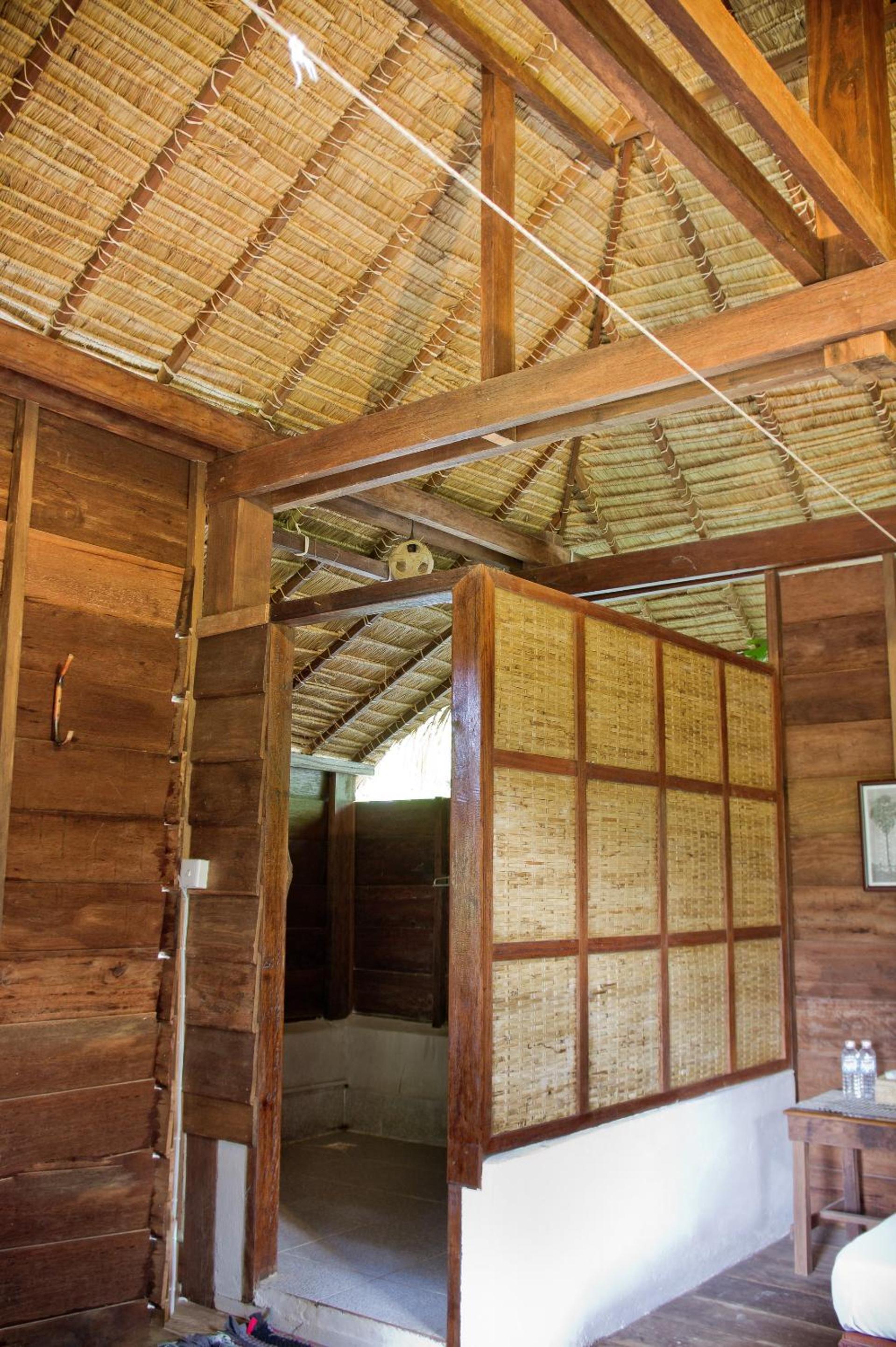 King Room with Balcony - Photo 4