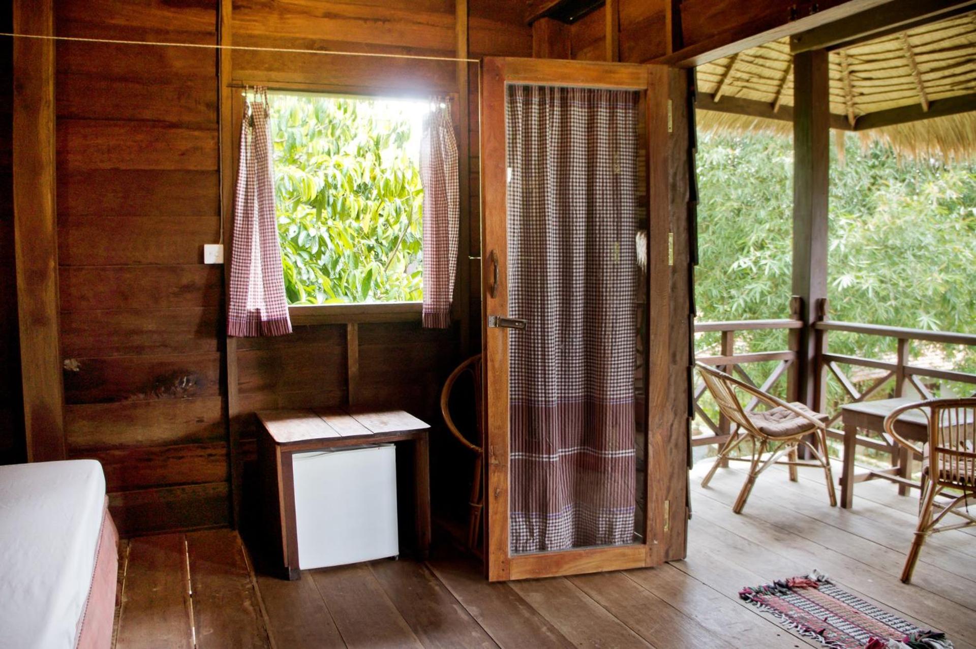 King Room with Balcony - Photo 3