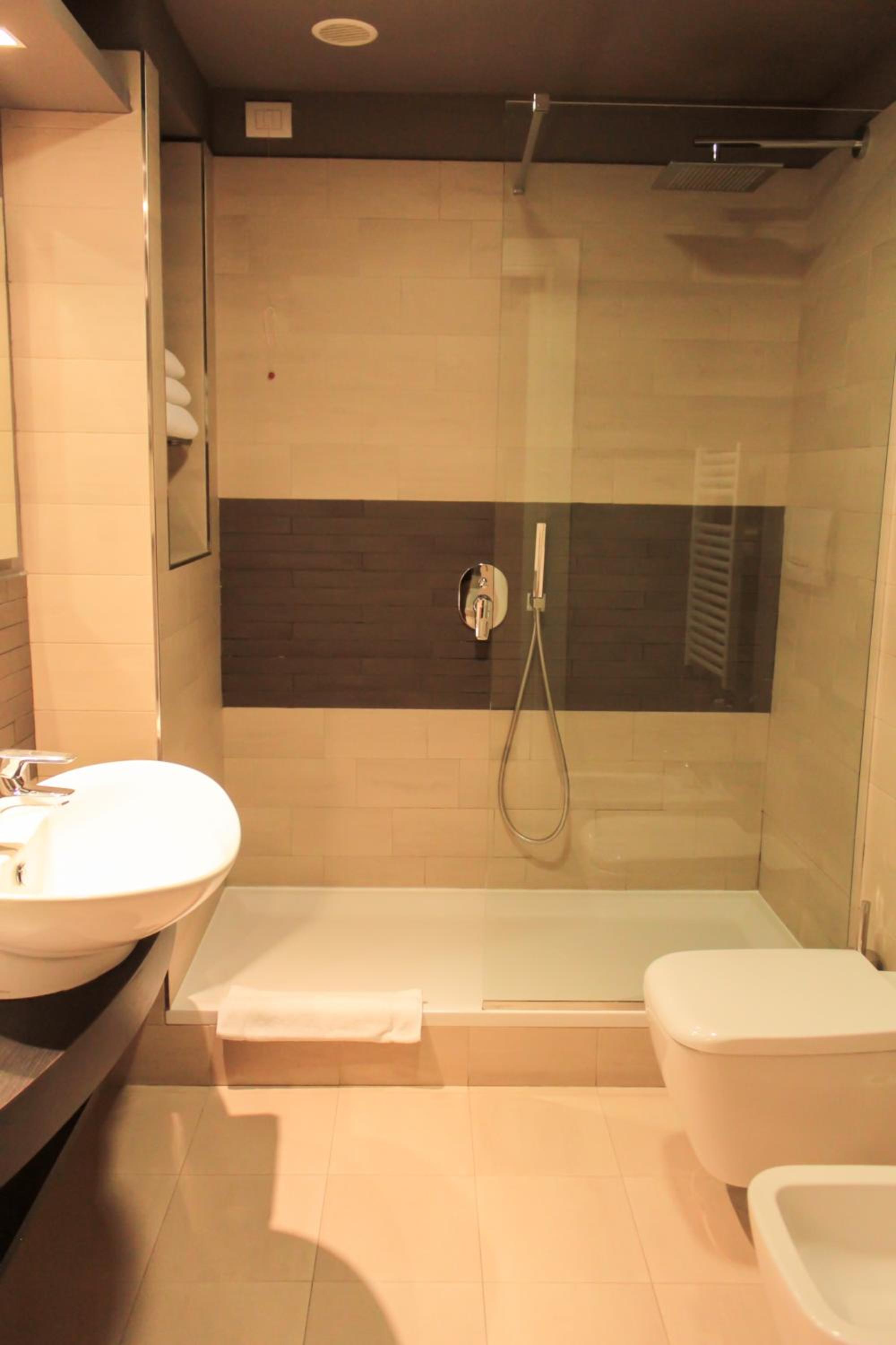 Standard Twin Room - Photo 2