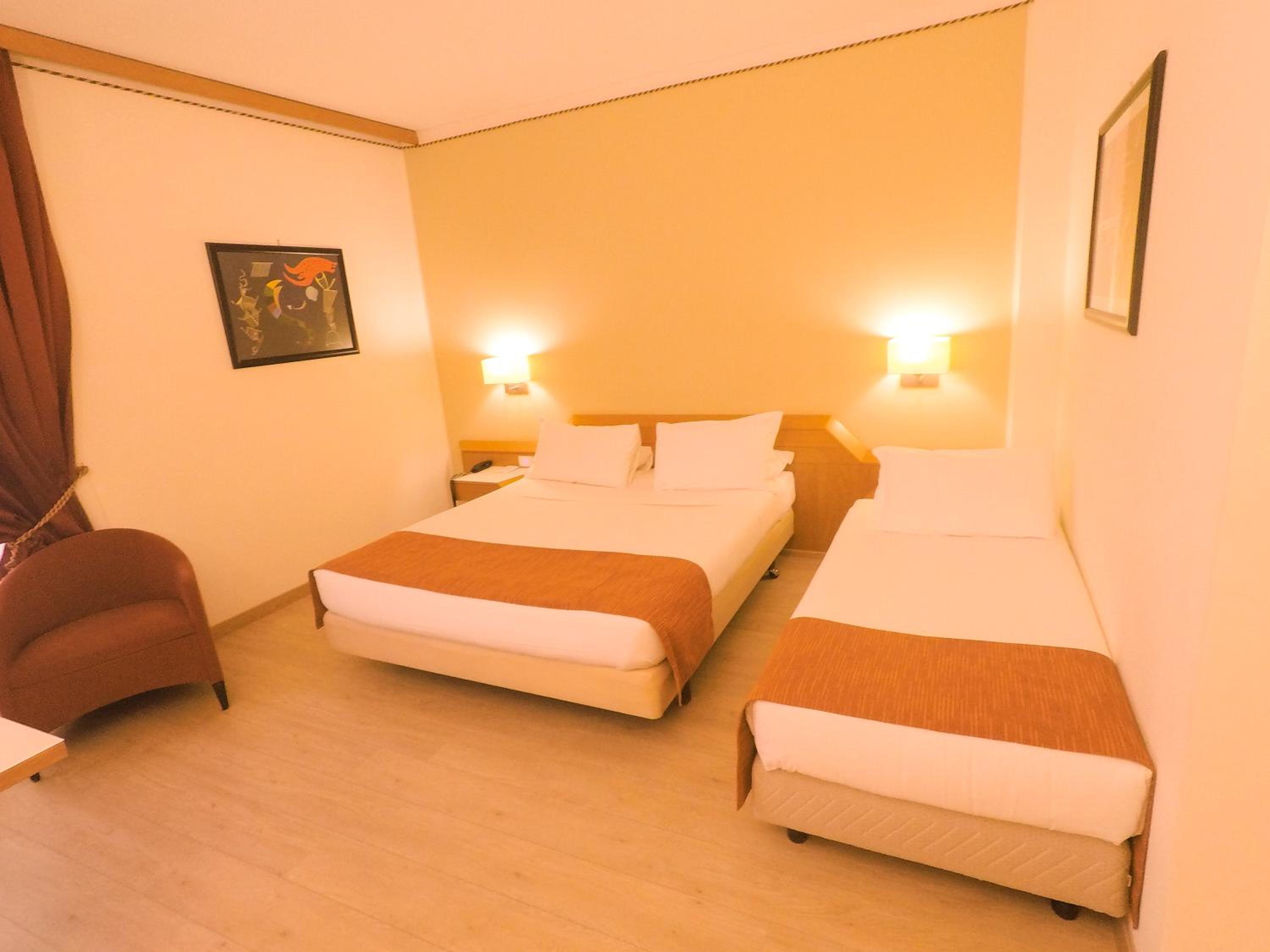 Triple Room - Photo 12