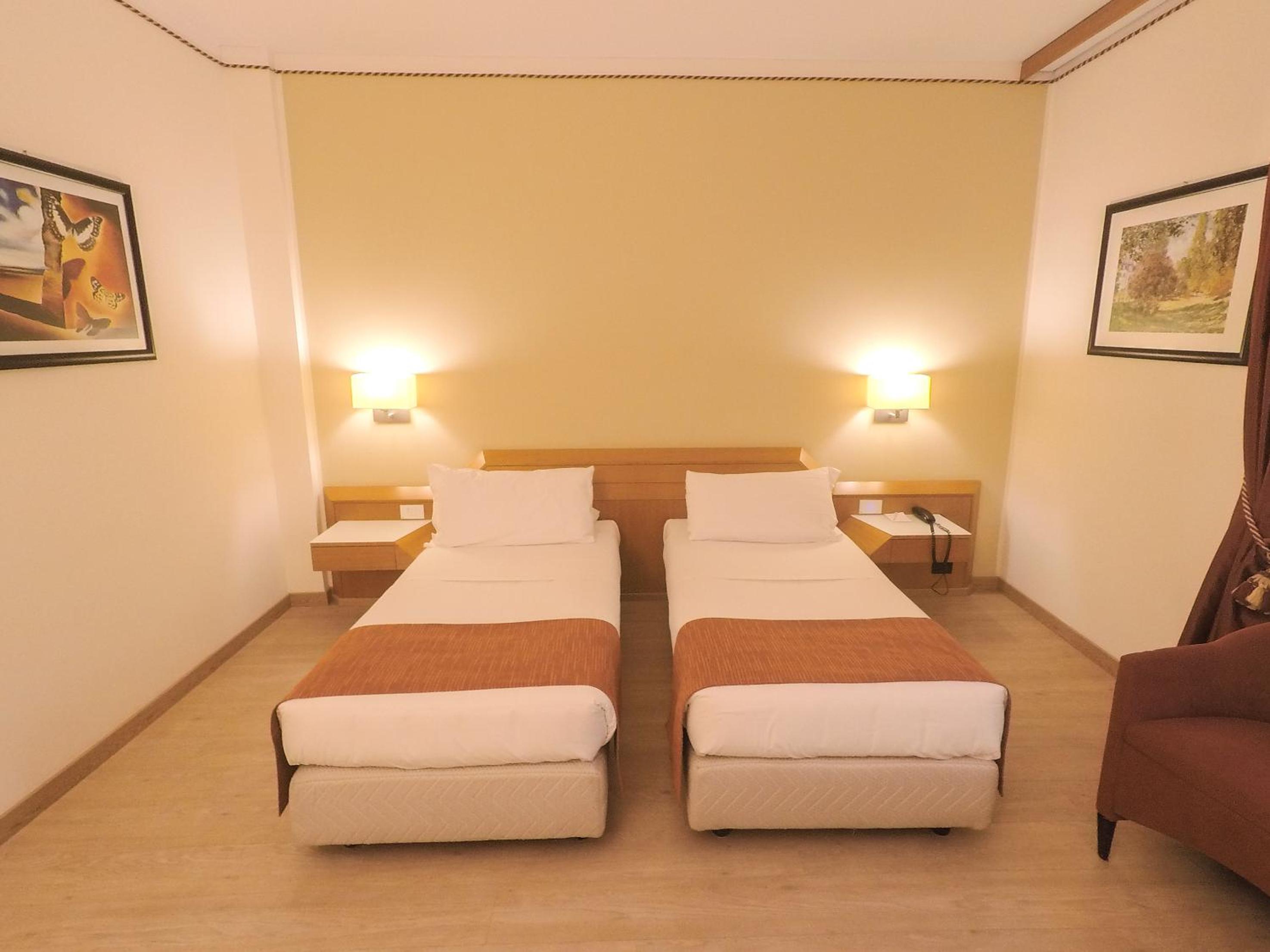Standard Twin Room - Photo 6