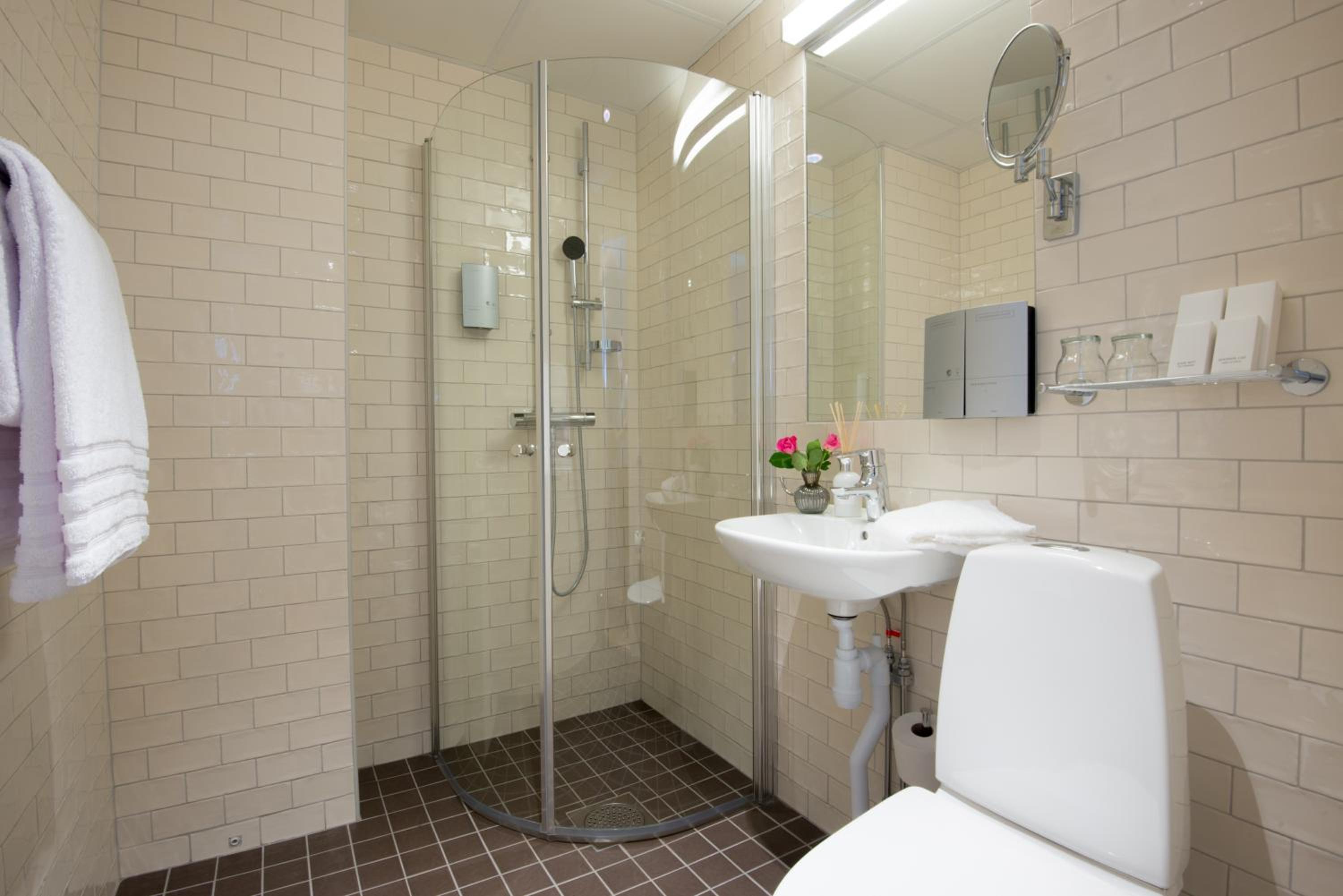 Standard Twin Room - Photo 4