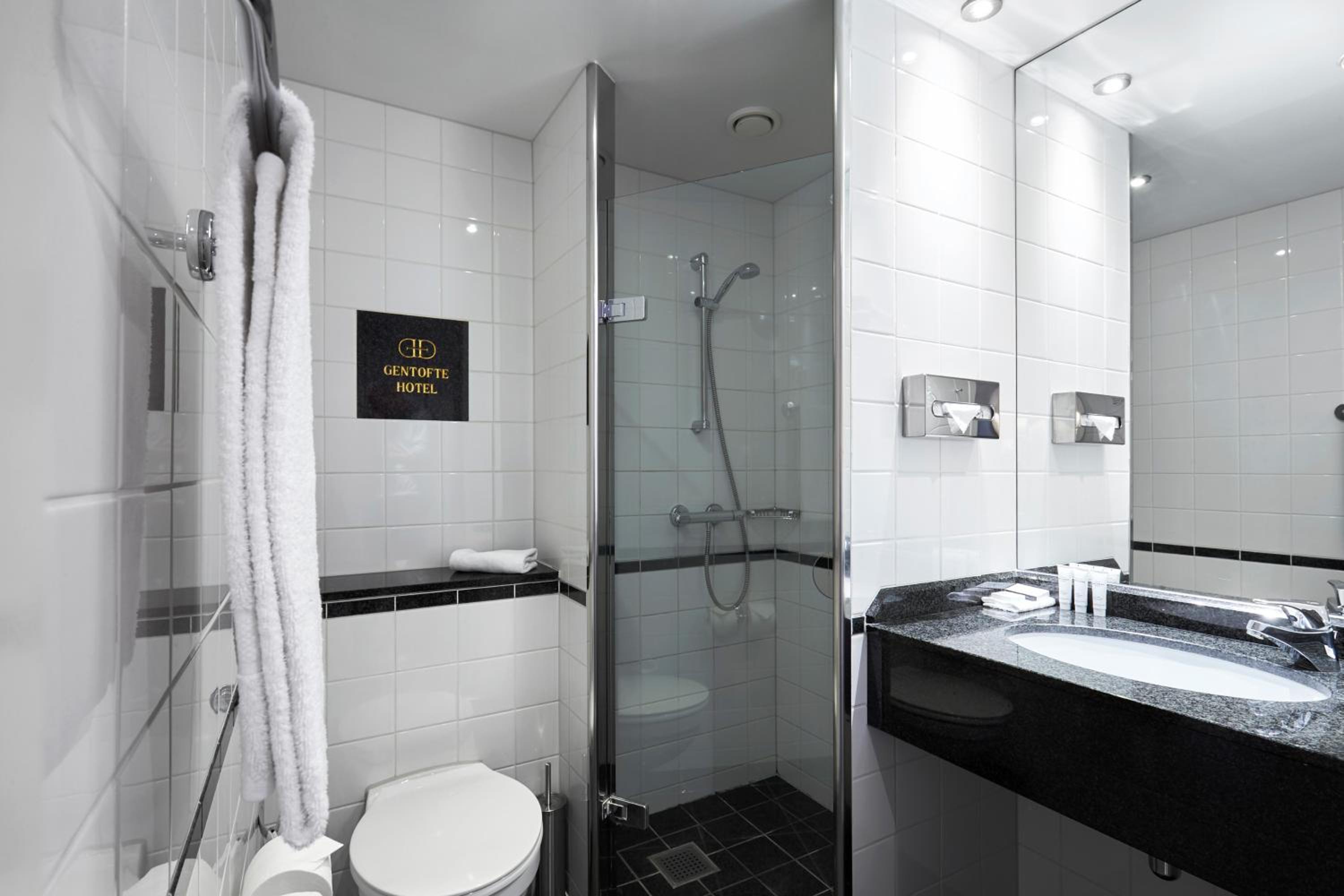Standard Double or Twin Room - Photo 6