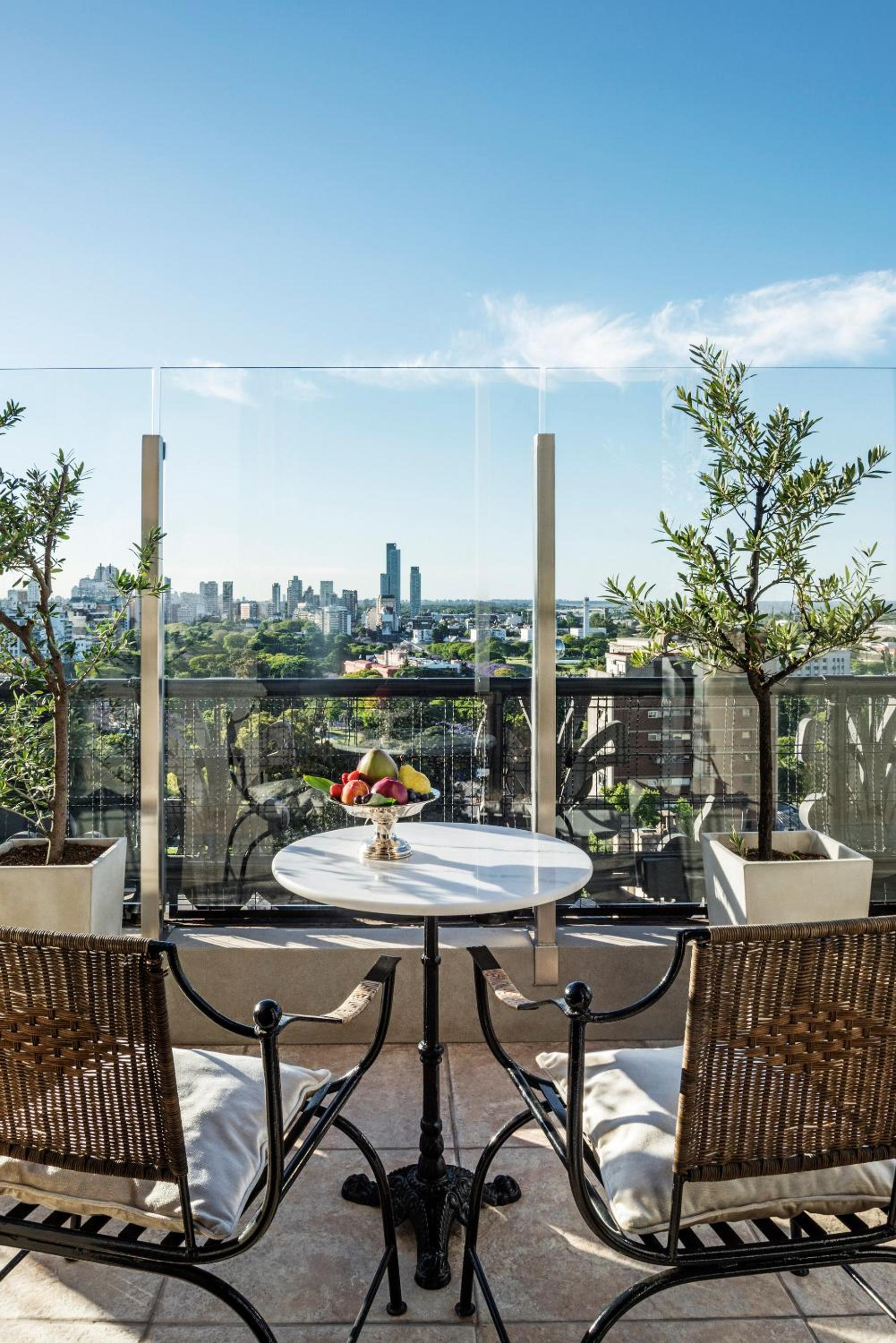 King Suite with Balcony thumbnail 6