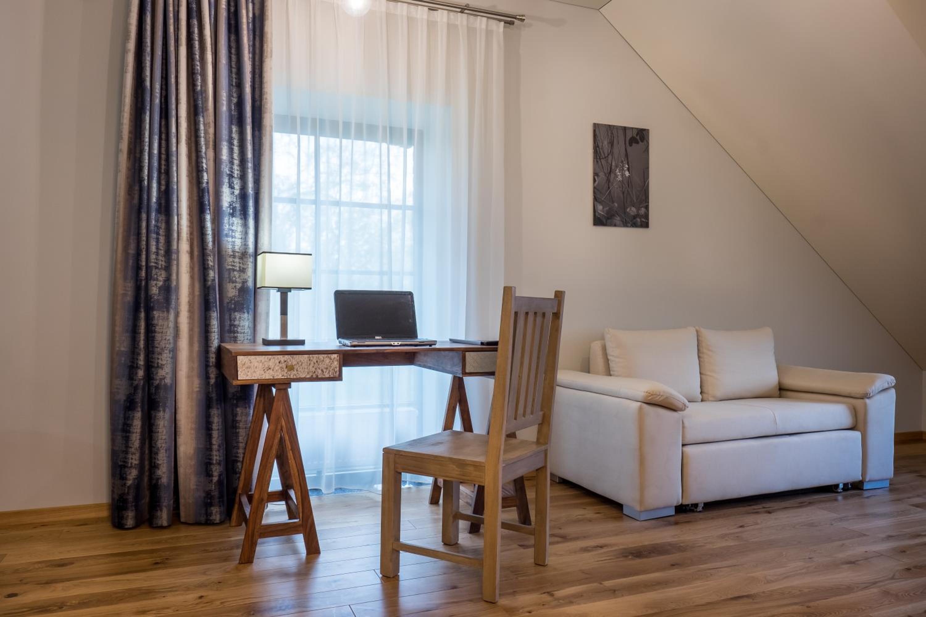 Suite - Photo 3