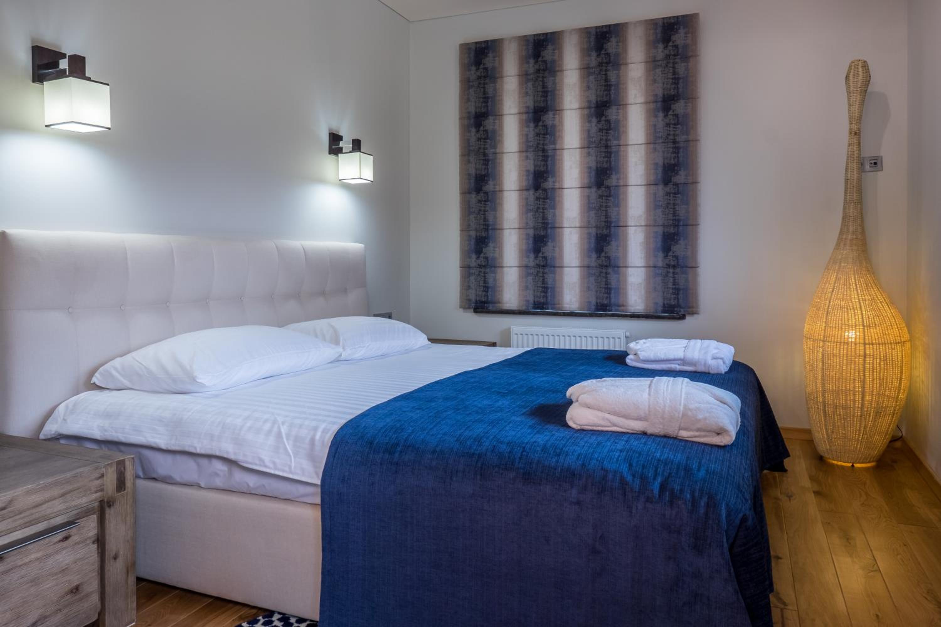 Suite with Lake View - Photo 2