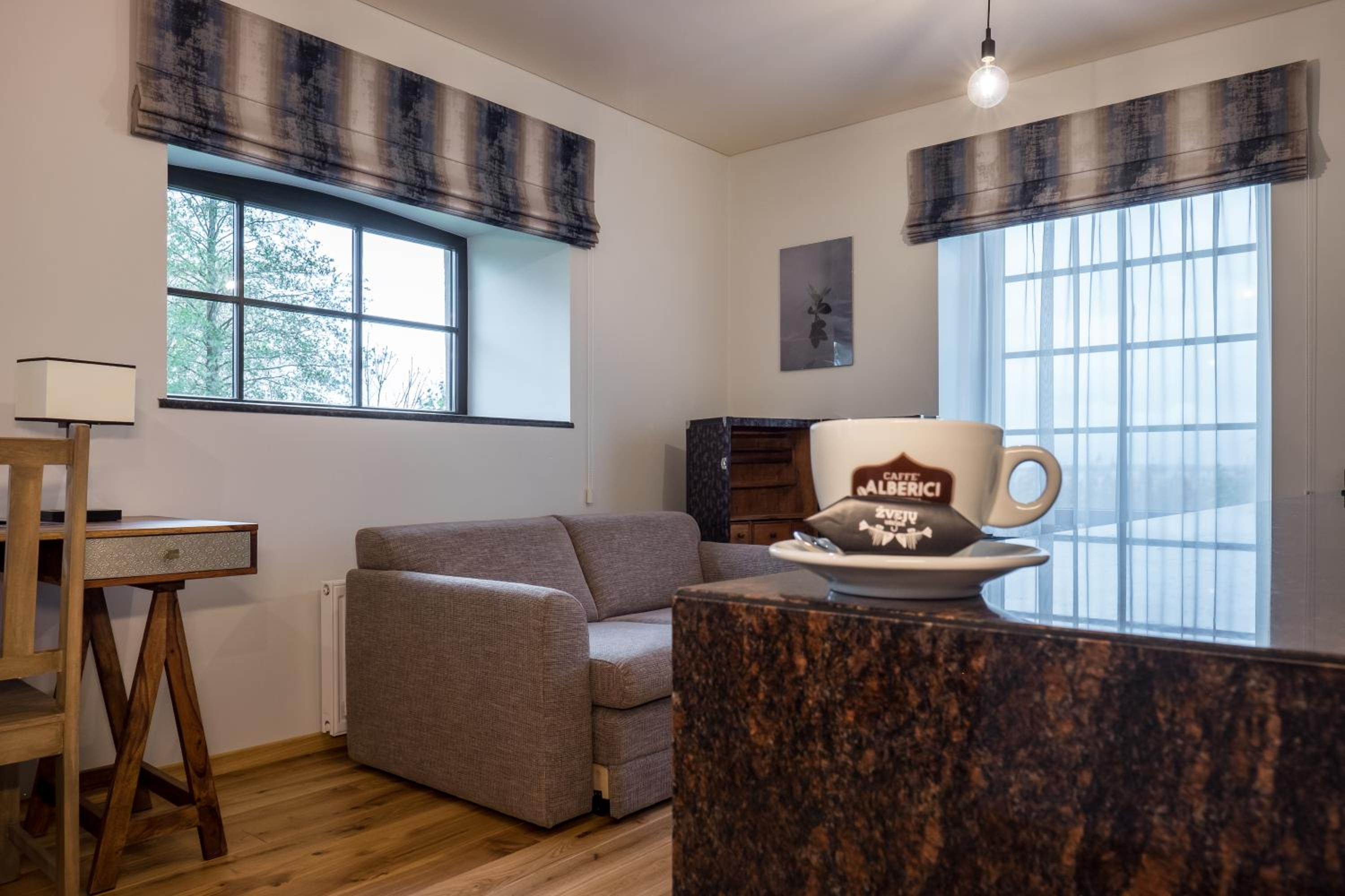 Suite with Lake View - Photo 6