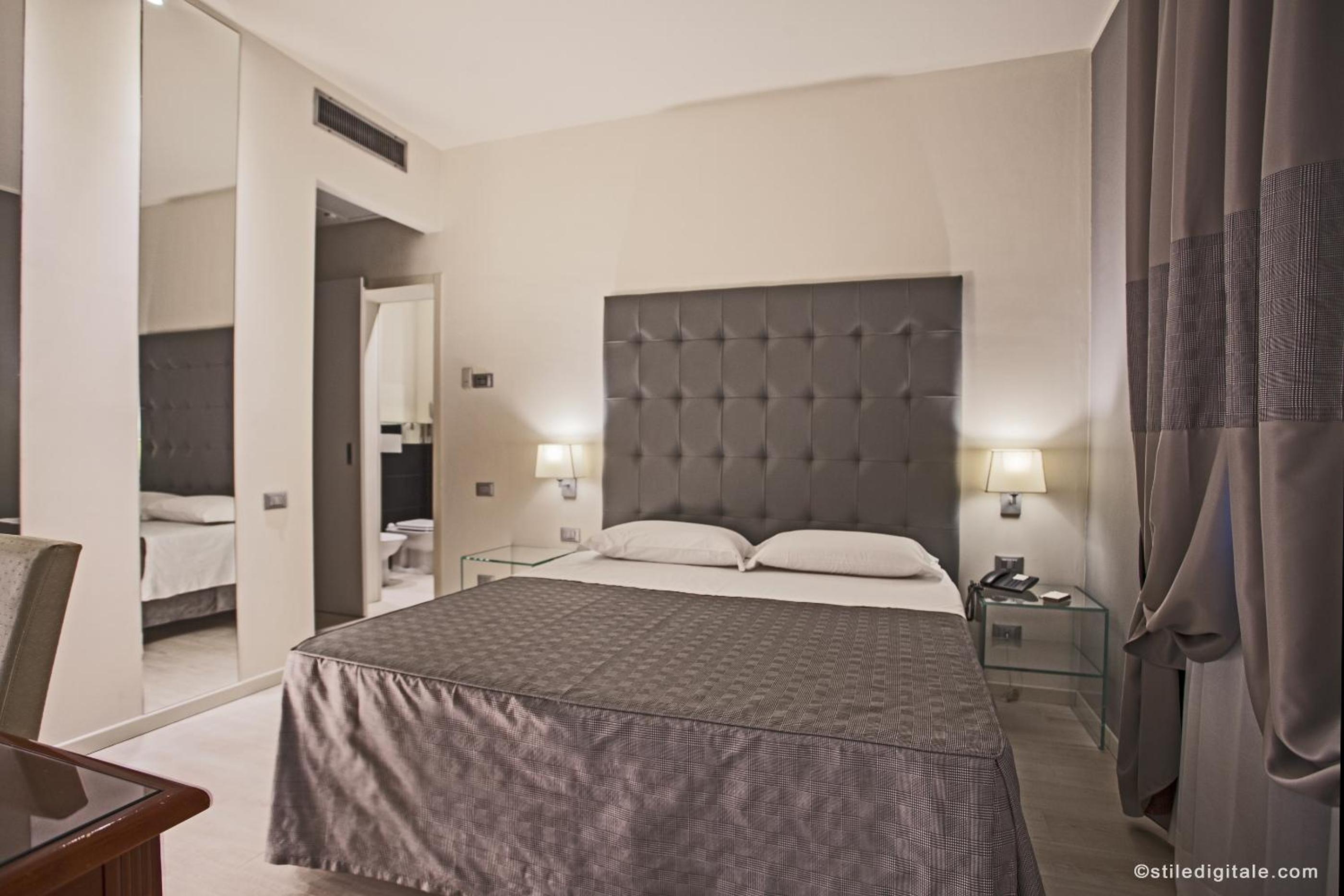 Suite - Photo 3